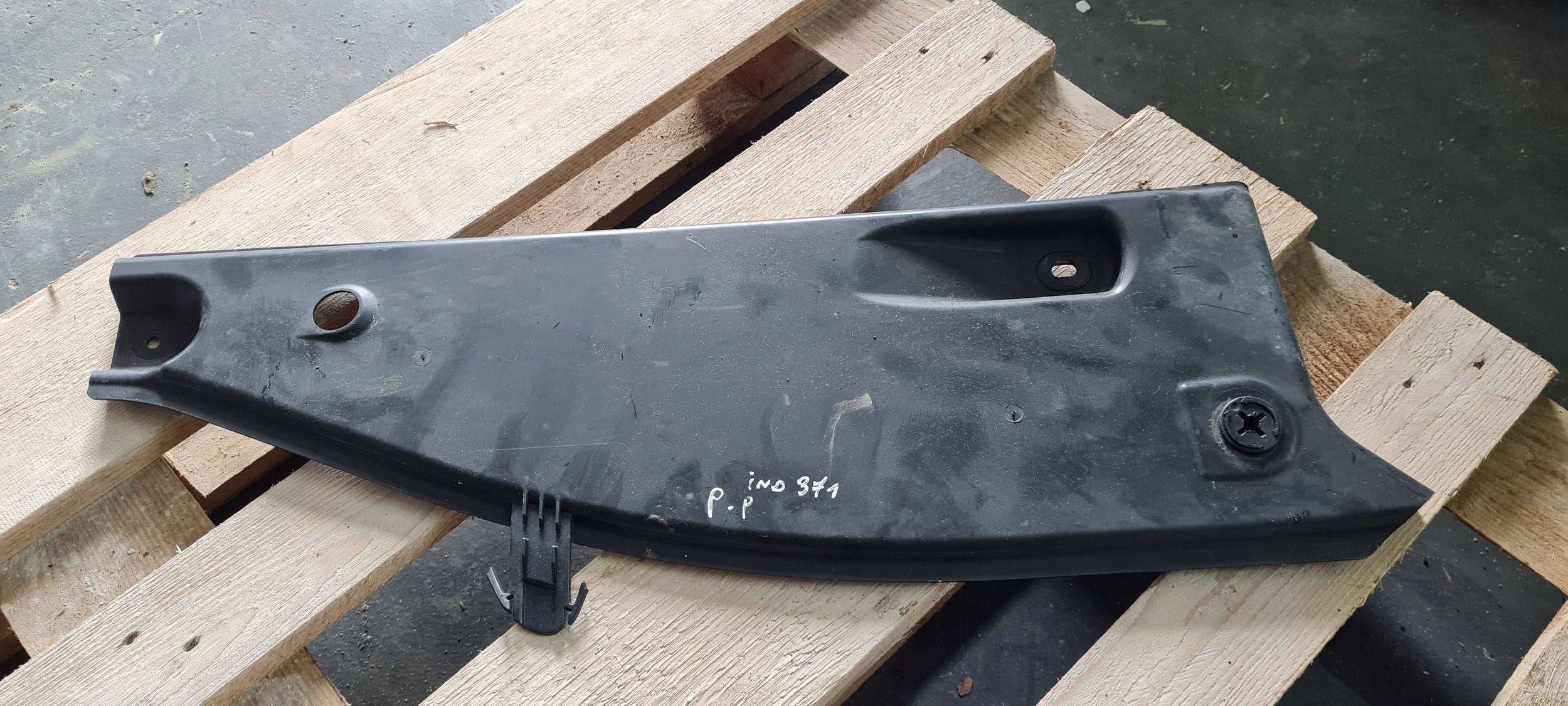 Chrysler Pacifica 2022 cover chassis right front 68234170AC