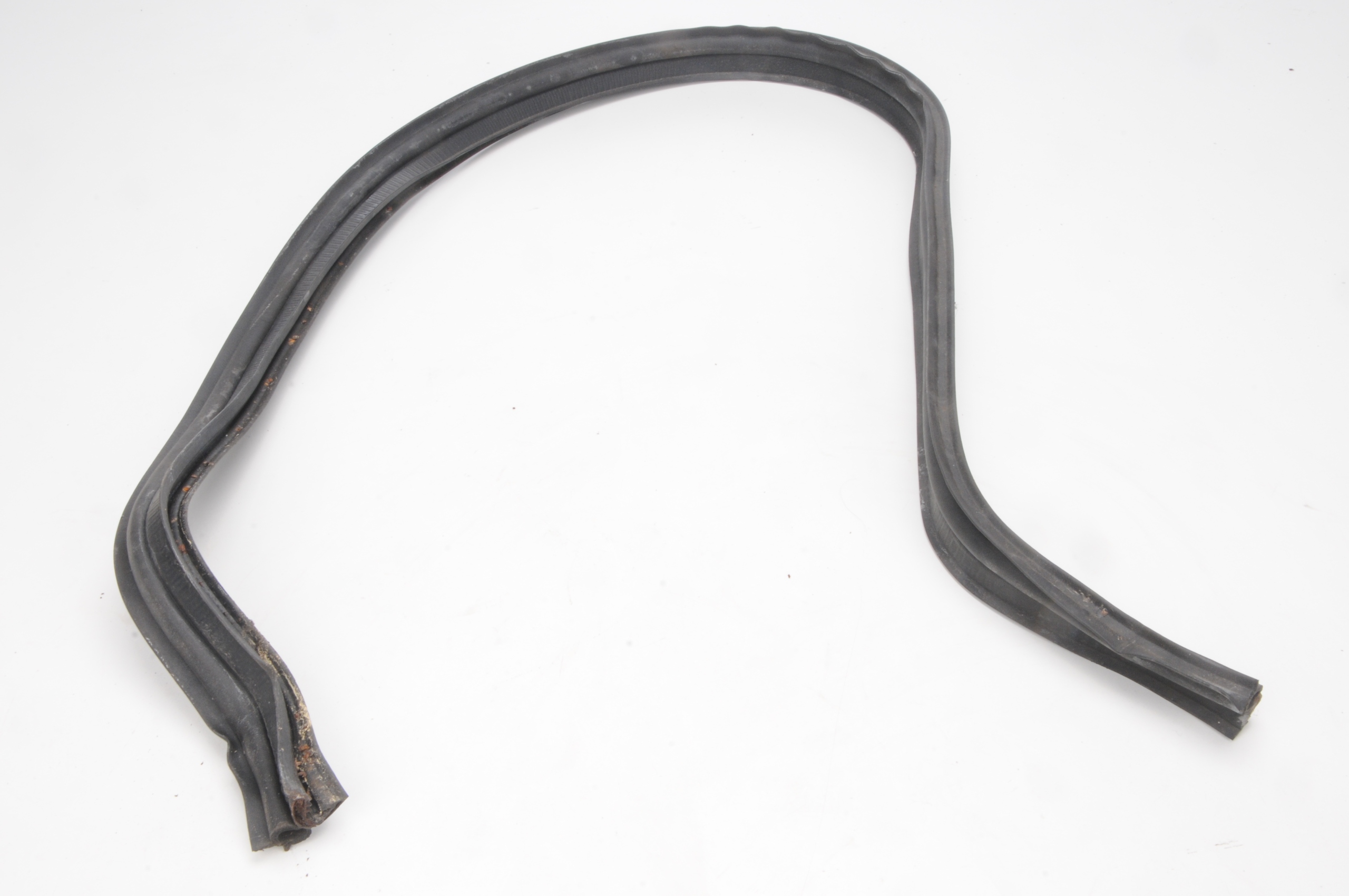 MASERATI QUATTROPORTE V USZCZELKA MASKI