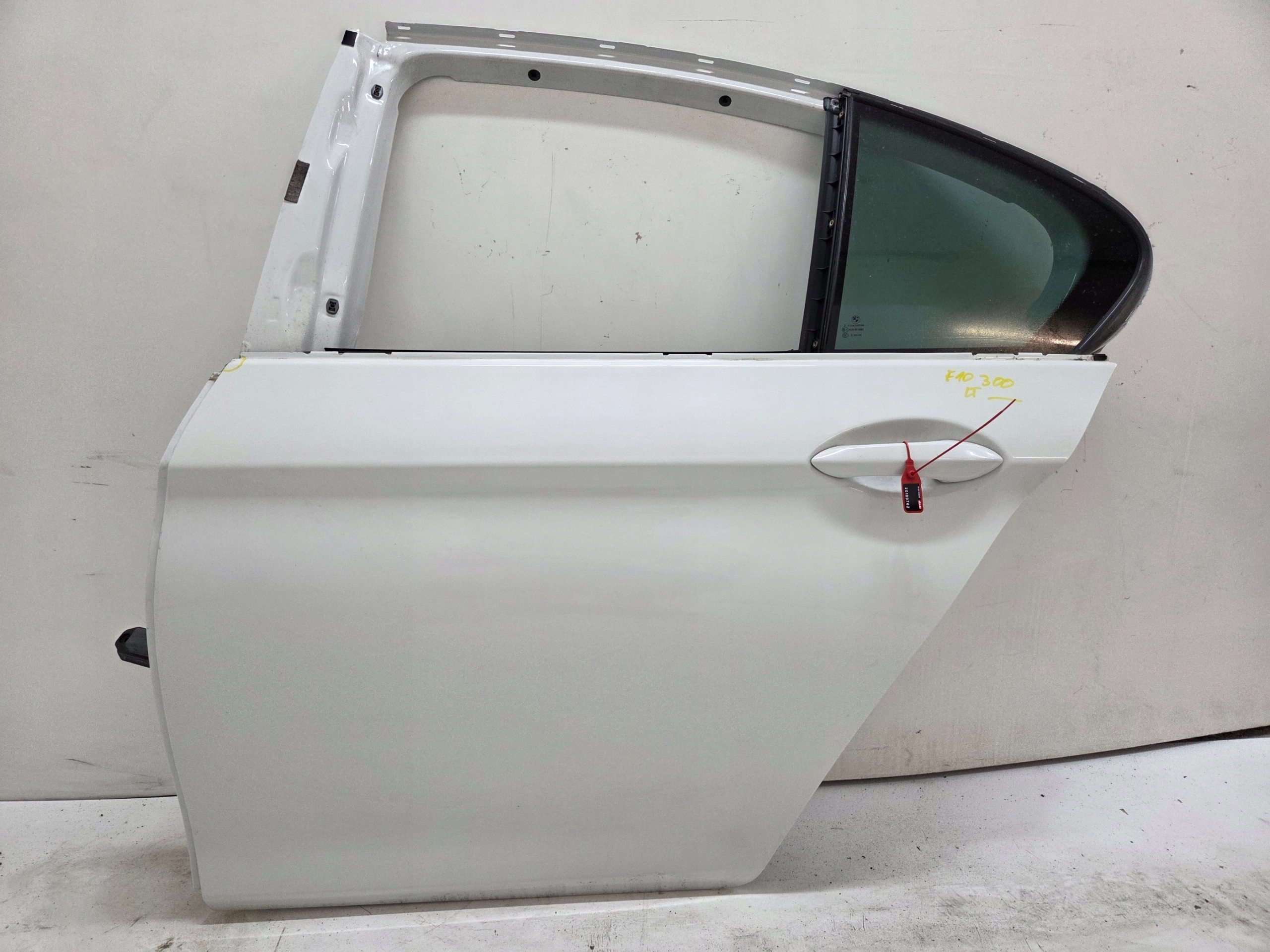 door left rear. rear part BMW F10 300