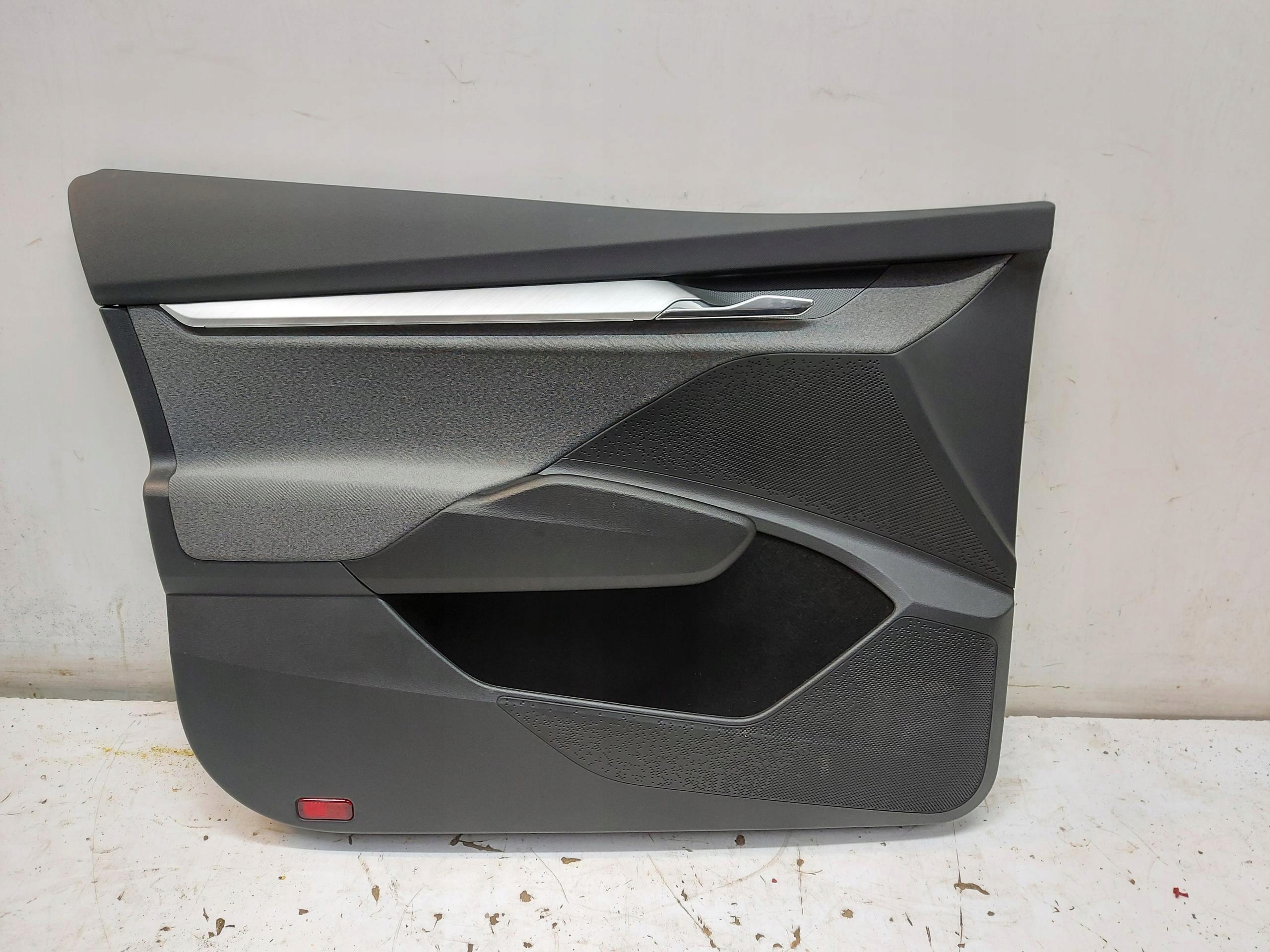 SKODA Enyaq 5LA iV85 upholstery side door front left