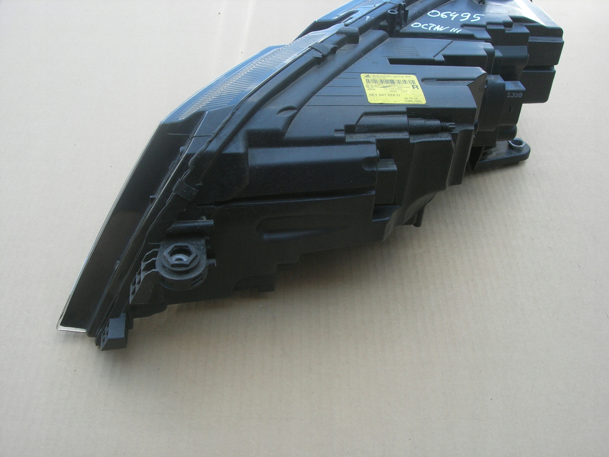 REFLEKTOR R OCTAVIA III FL FULL LED 5E1941016D Typ samochodu Samochody osobowe