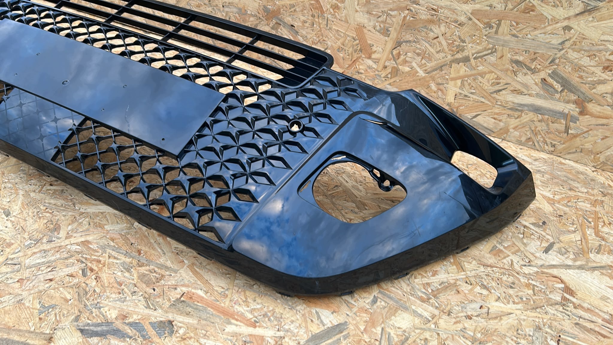 grid central of a bumper front front TOYOTA AYGO X 25