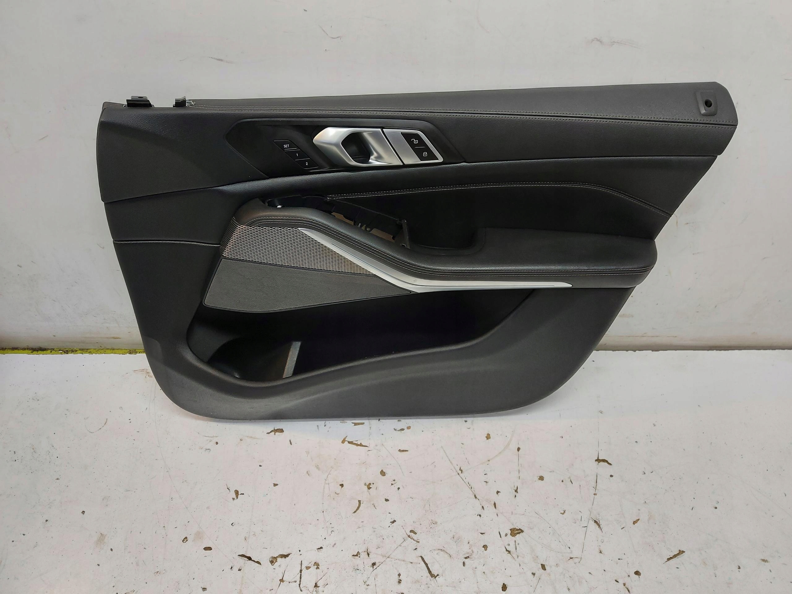 BMW G05 X5 3.0d 2019r upholstery side door right front