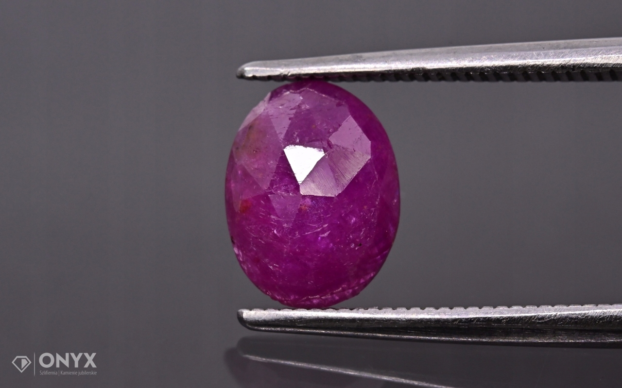 Rubín fazetovaná rozeta ovál 8,2x6,2 mm