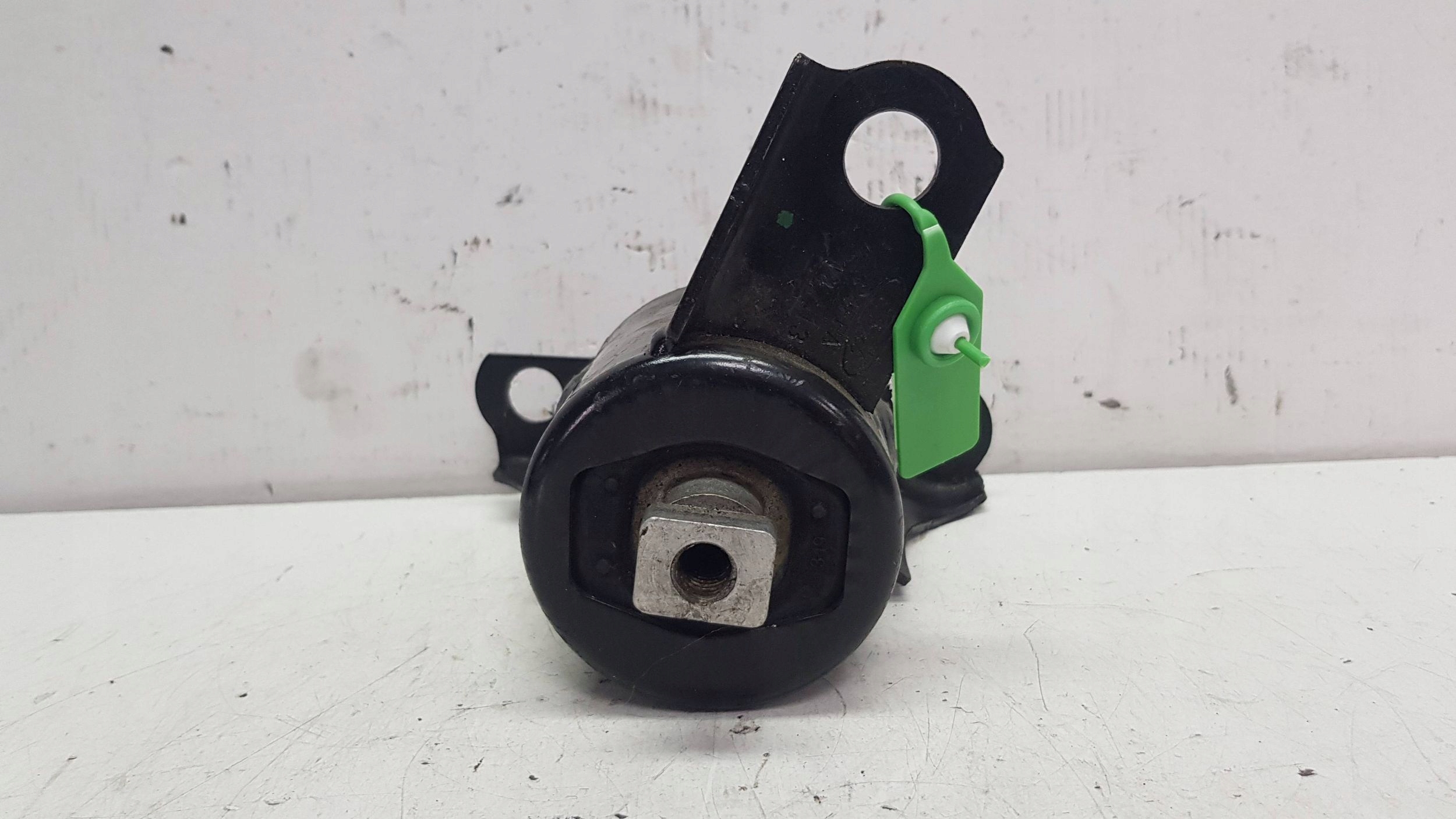 engine mount left 8V51-6F012-AJ FORD FIESTA MK7 1.2