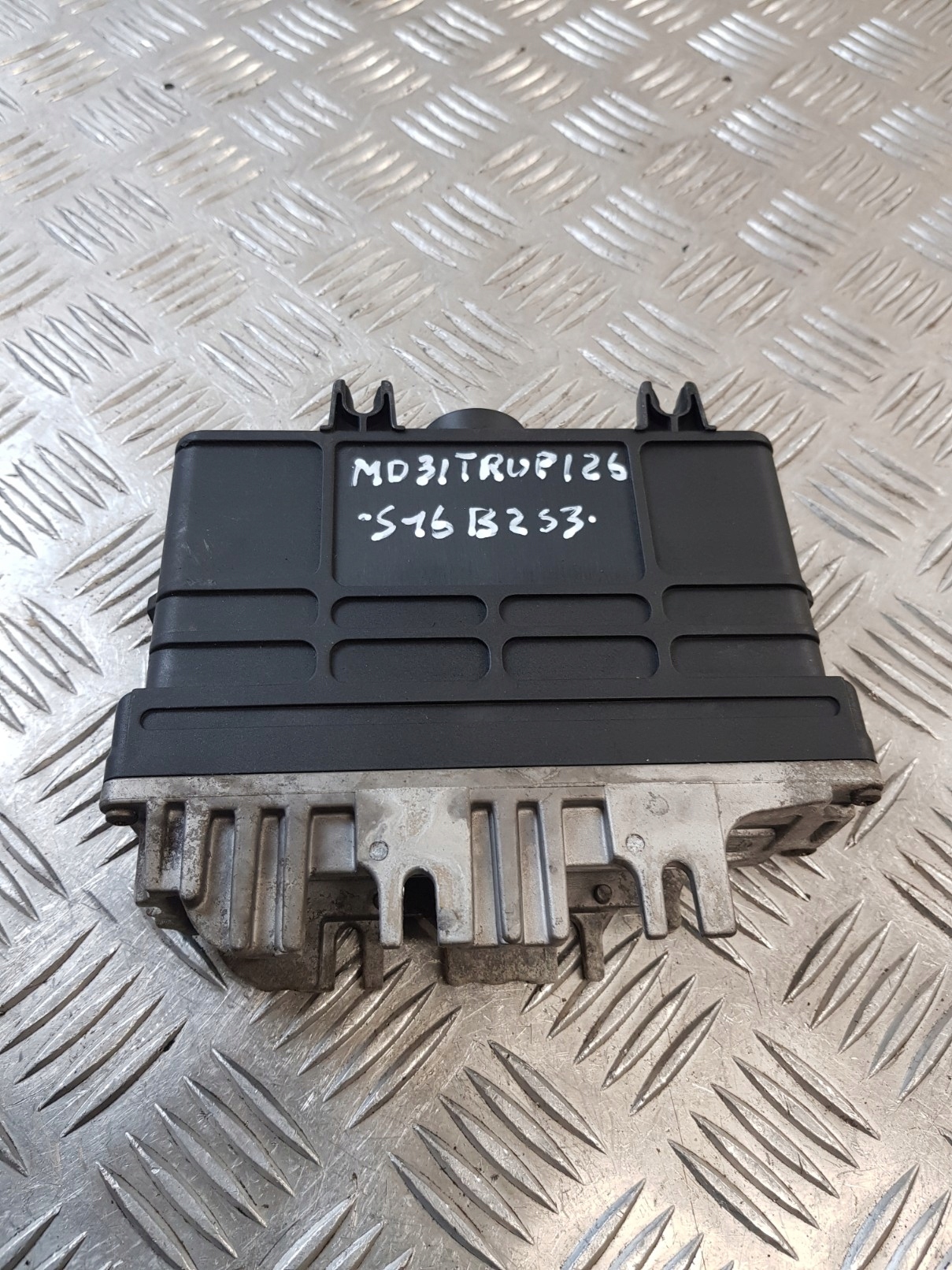 control unit of the engine 8A0907311L VW PASSAT B4 1.8 93R