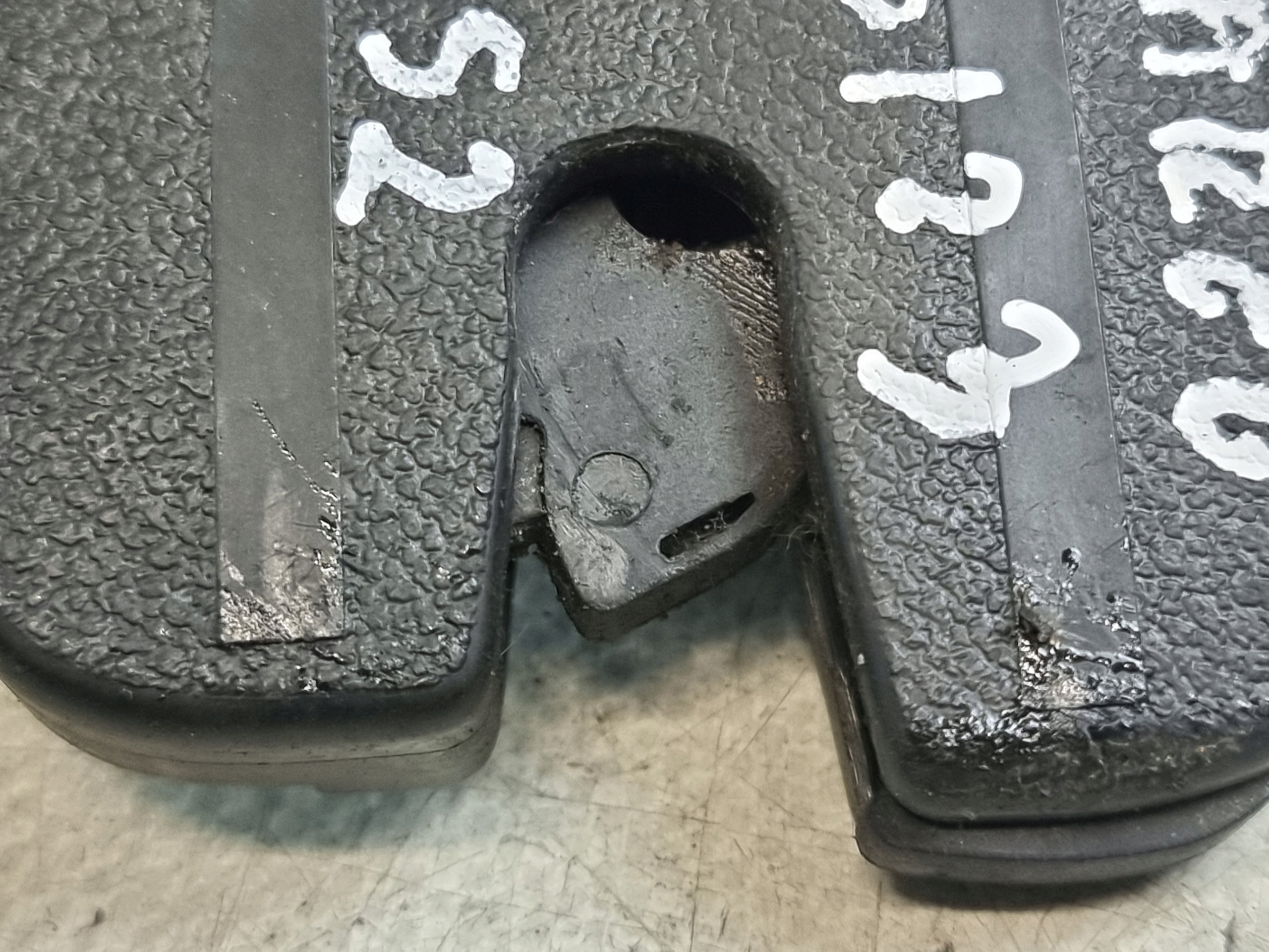 lock bonnet OE 7L6827505C VW TOUAREG and