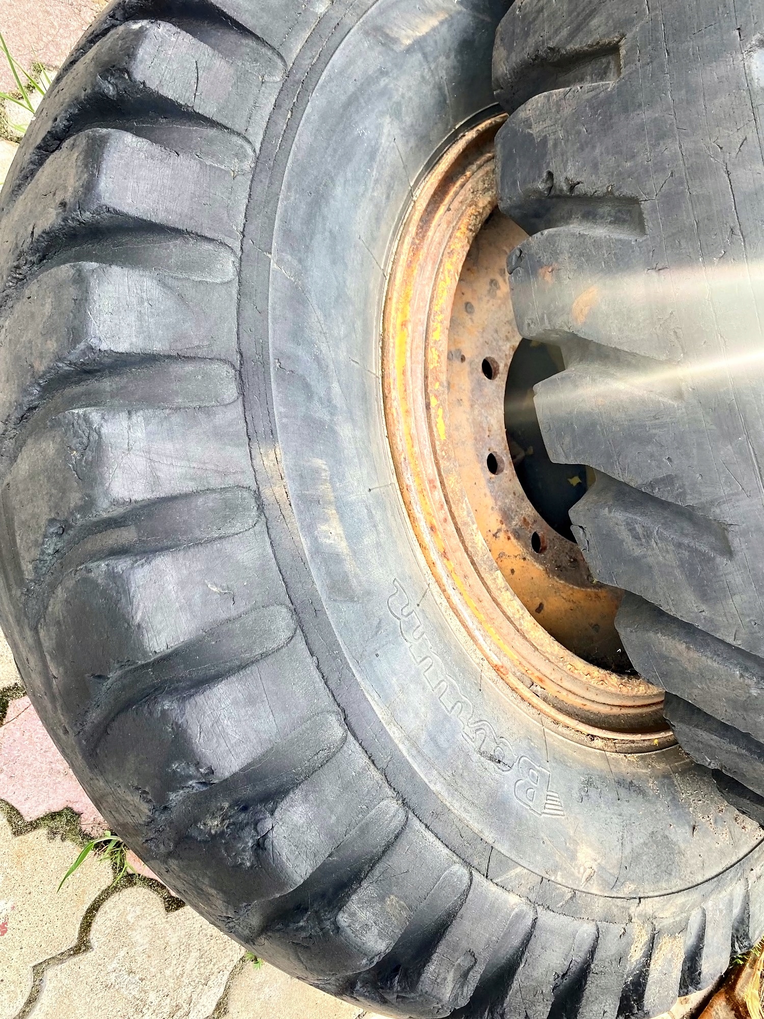 opona Matador 14.00-24 rozmiar cale 24 z dętka Profil opony 25