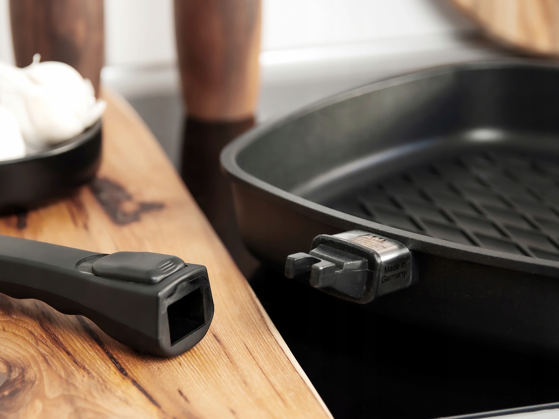 Patelnia AMT Gastroguss WOK 28 cm Średnica 28 cm