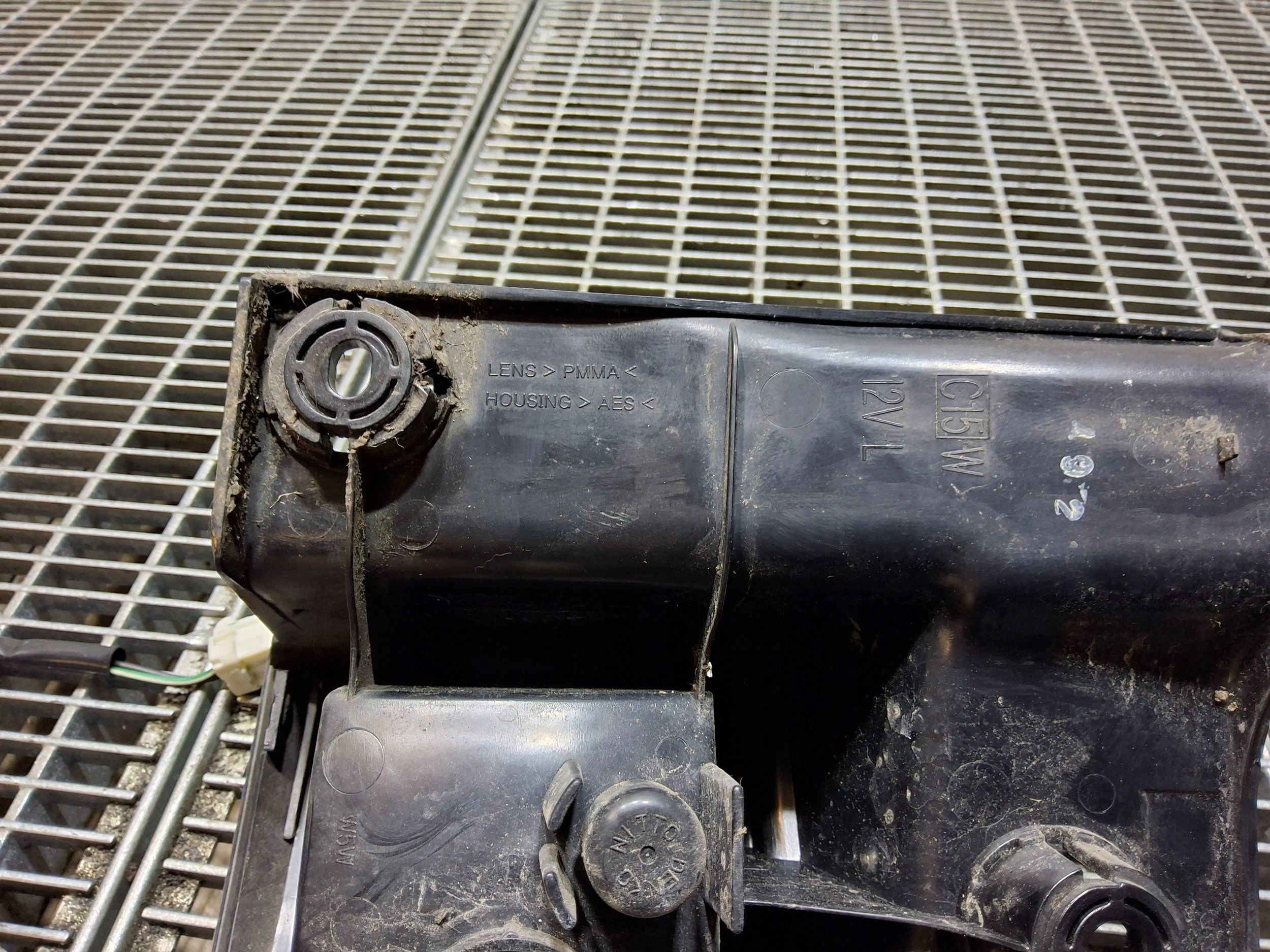 nissan ELGRAND 2004 задний Сторона фонарь левый