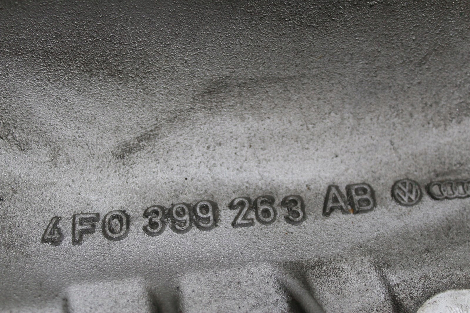 Audi OE 4F0399263AB лапа коробки передач