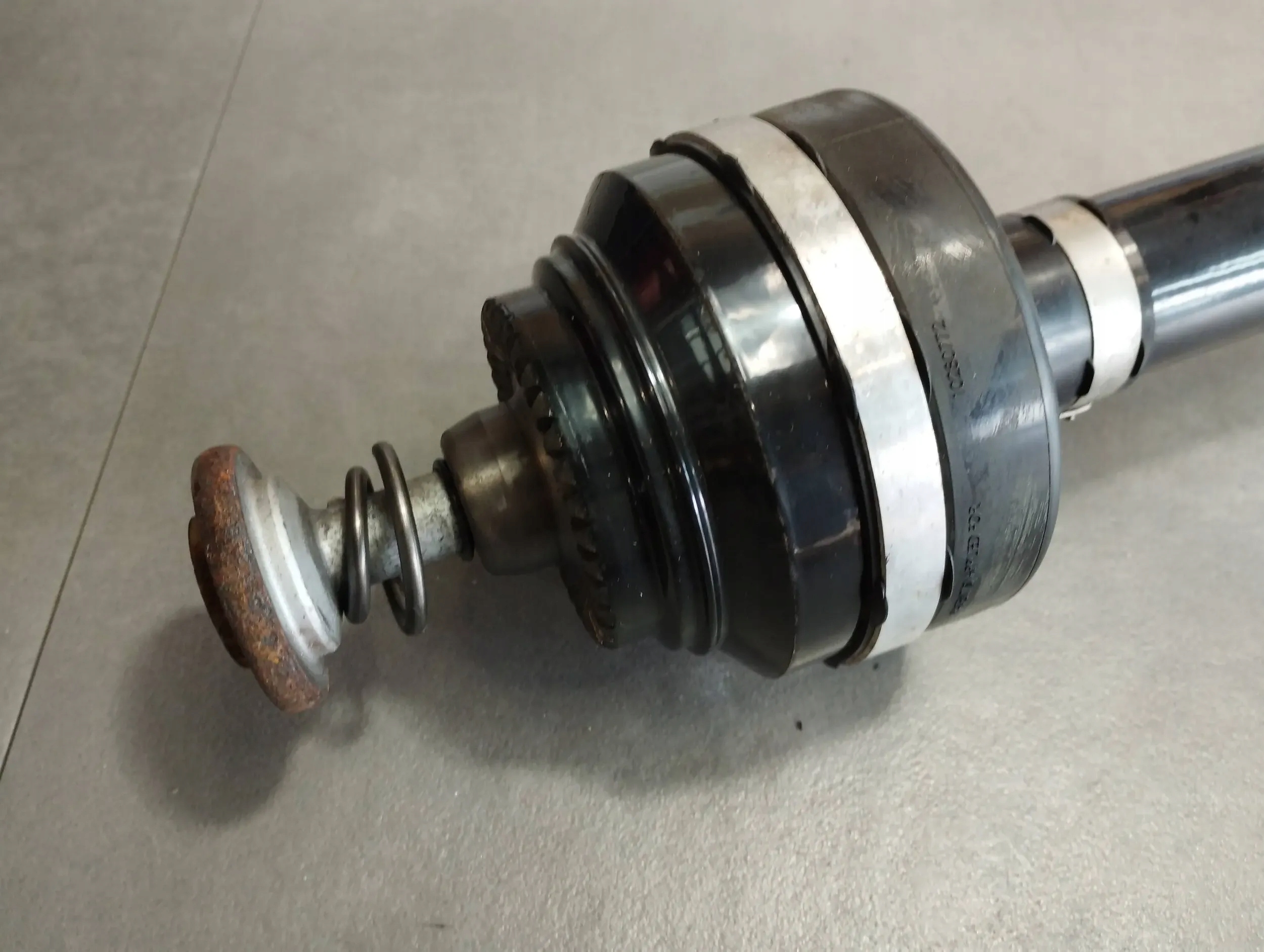 BMW 7 G11 750i semi-axis left rear part 8639454