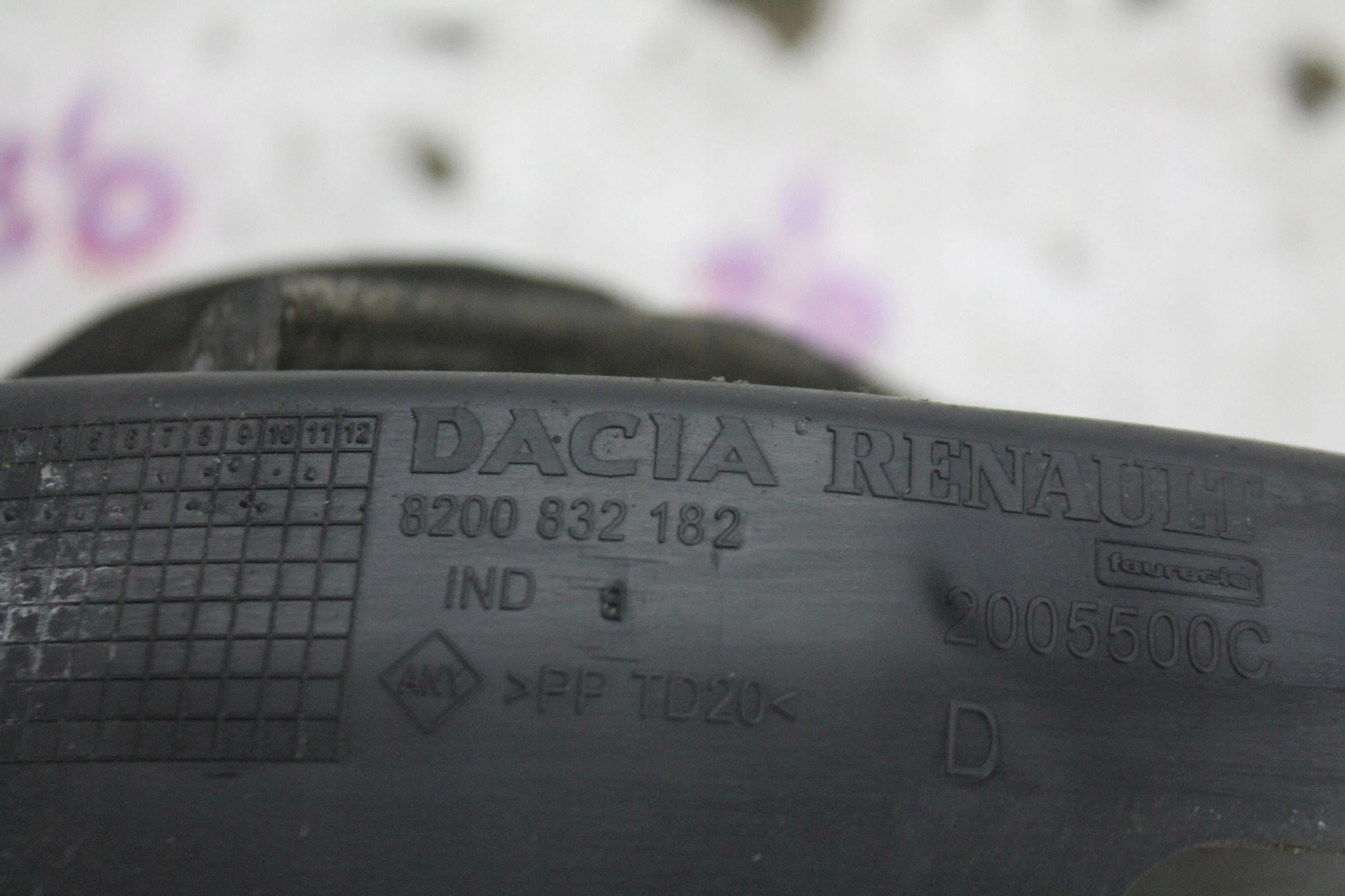 support right rear part rear 8200832182 DACIA LOGAN and MCV 04-12