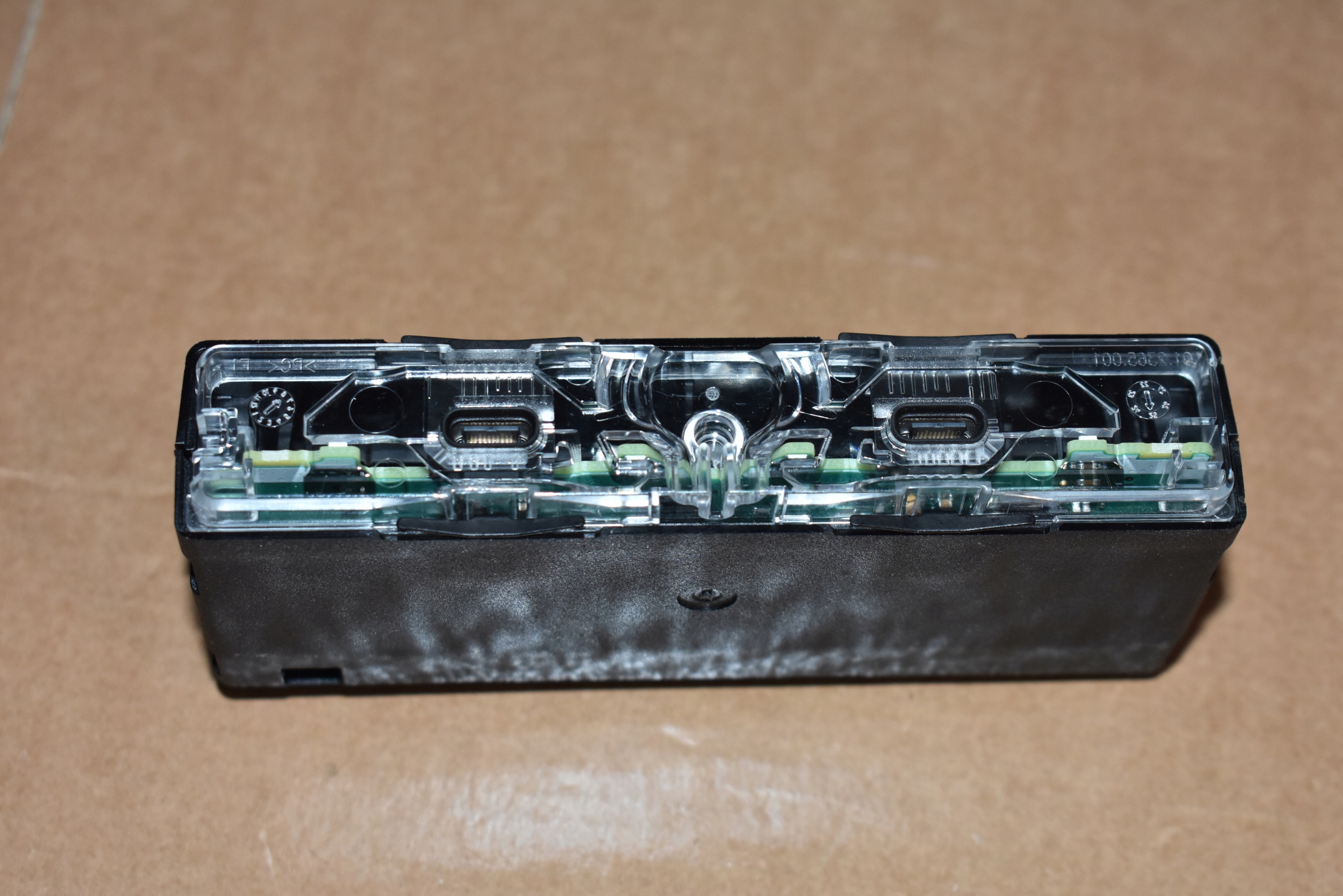 IDEALNY PANEL USB-C AUDI VW 1