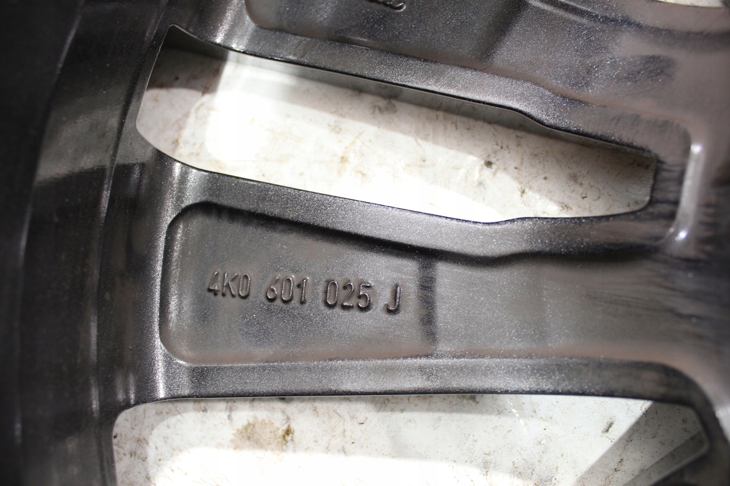 Audi hliníkový disk 20 4K0601025J