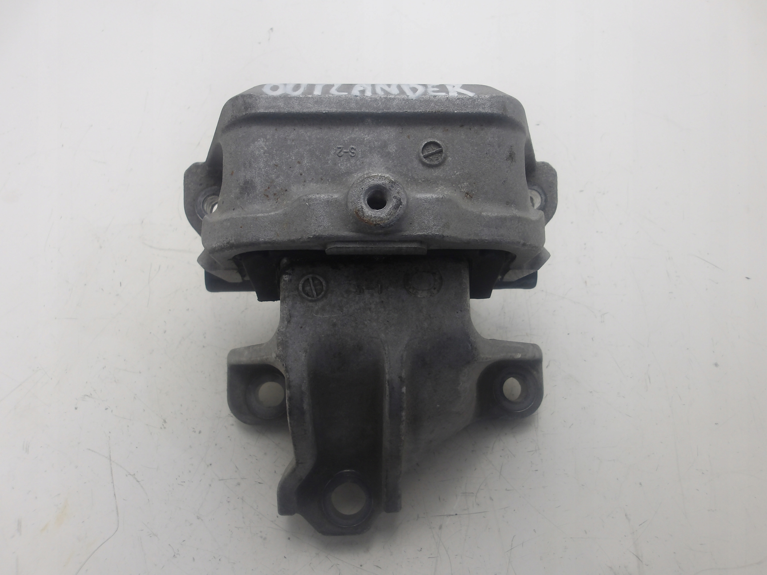 MITSUBISHI OUTLANDER III LIFT 16-20 2.2 DI-D holder engine mount left OE