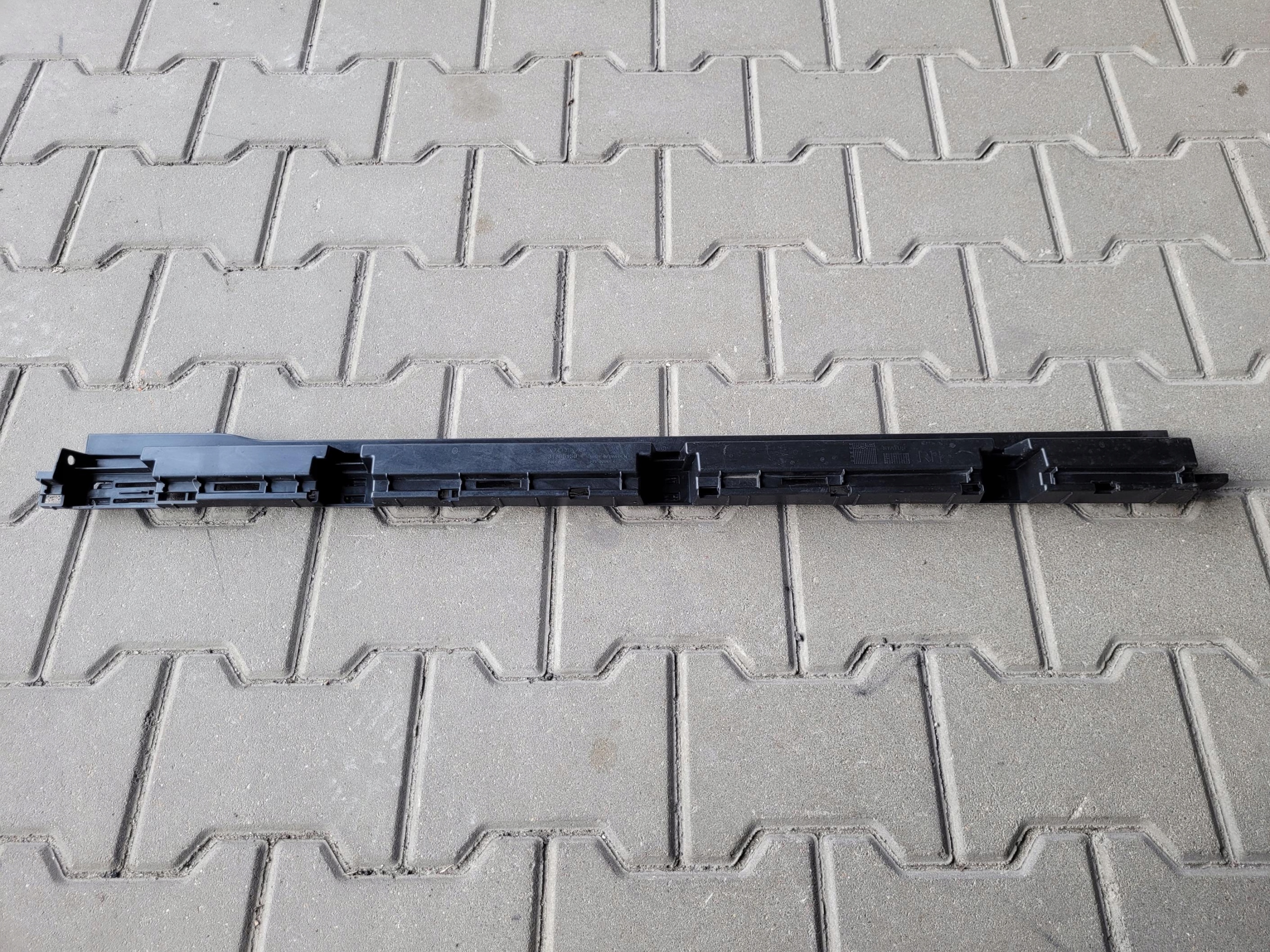 support holder mouldings PROGOWEJ right 31386130 VOLVO S90 II V90