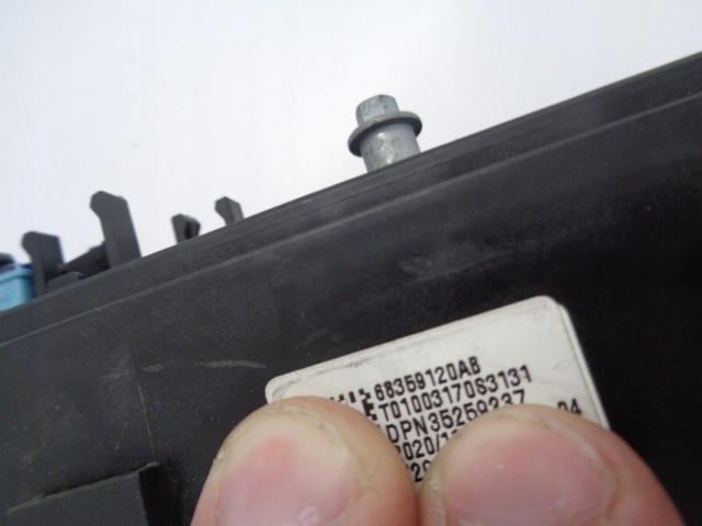 SKRZYNKA BEZPIECZNIKÓW JEEP WRANGLER GLADIATOR 2020- Typ samochodu Samochody osobowe