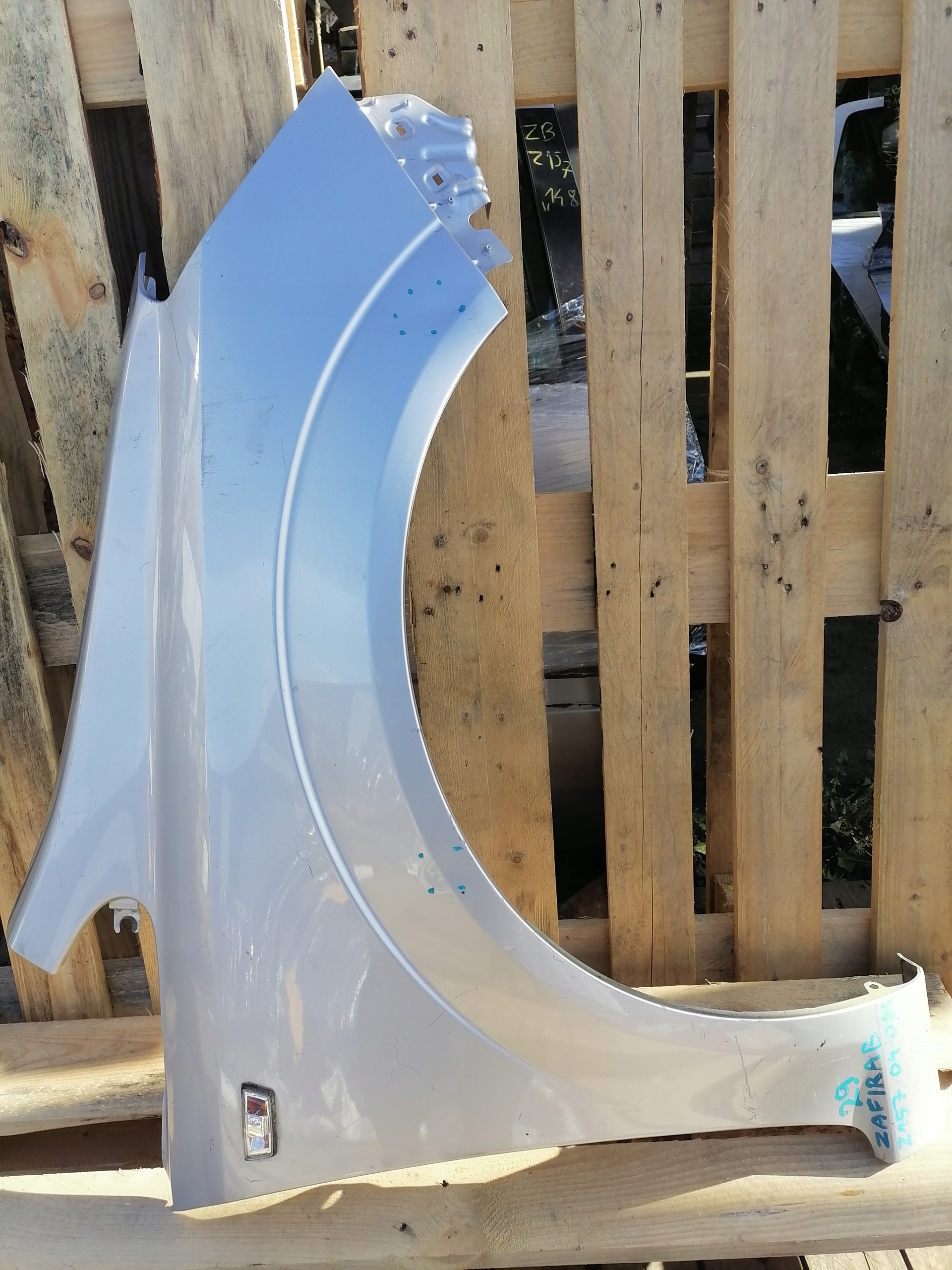 fender right front OPEL ZAFIRA B Z157