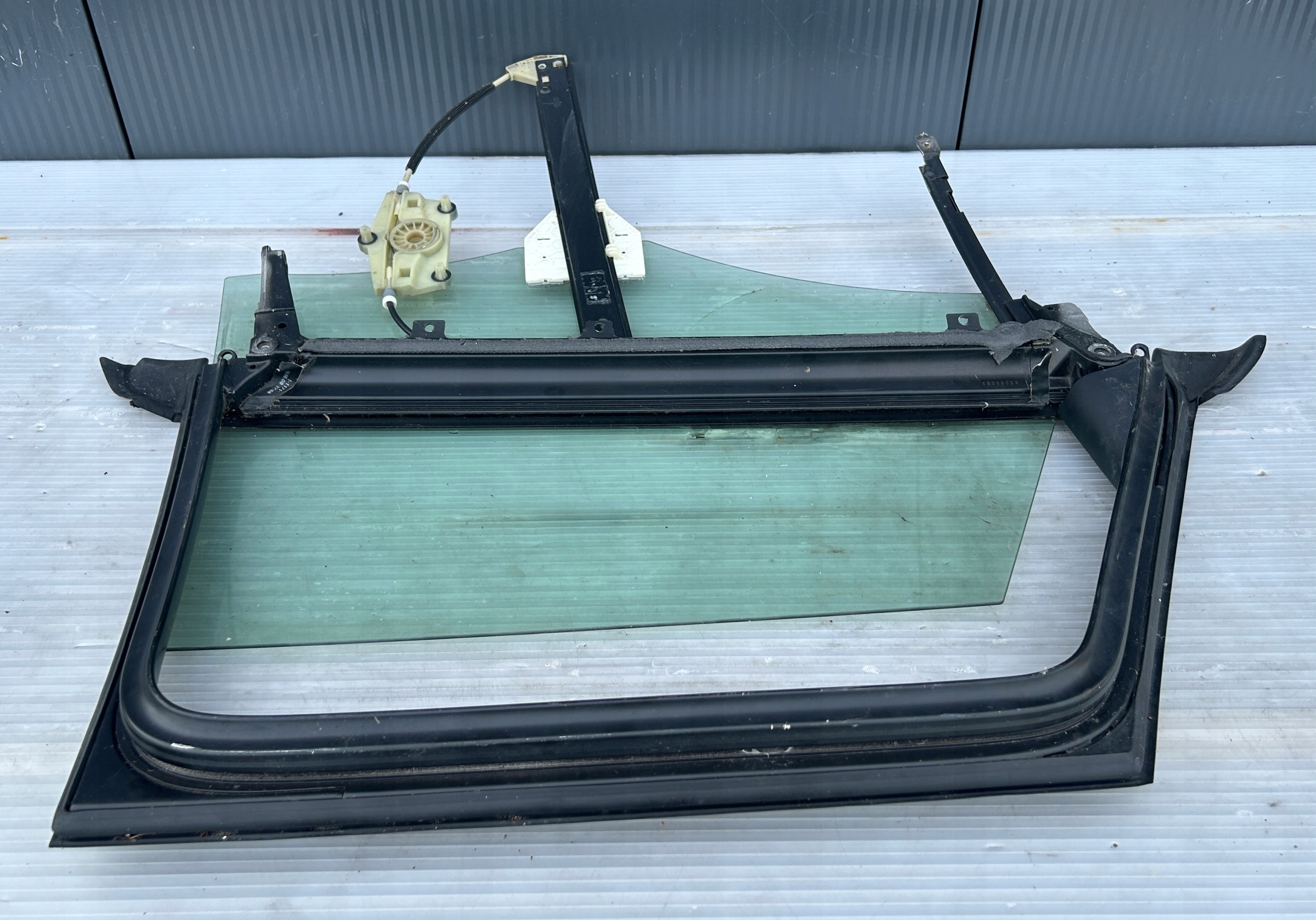 window door left rear part frame lift AUDI A6 C6 KOMBI