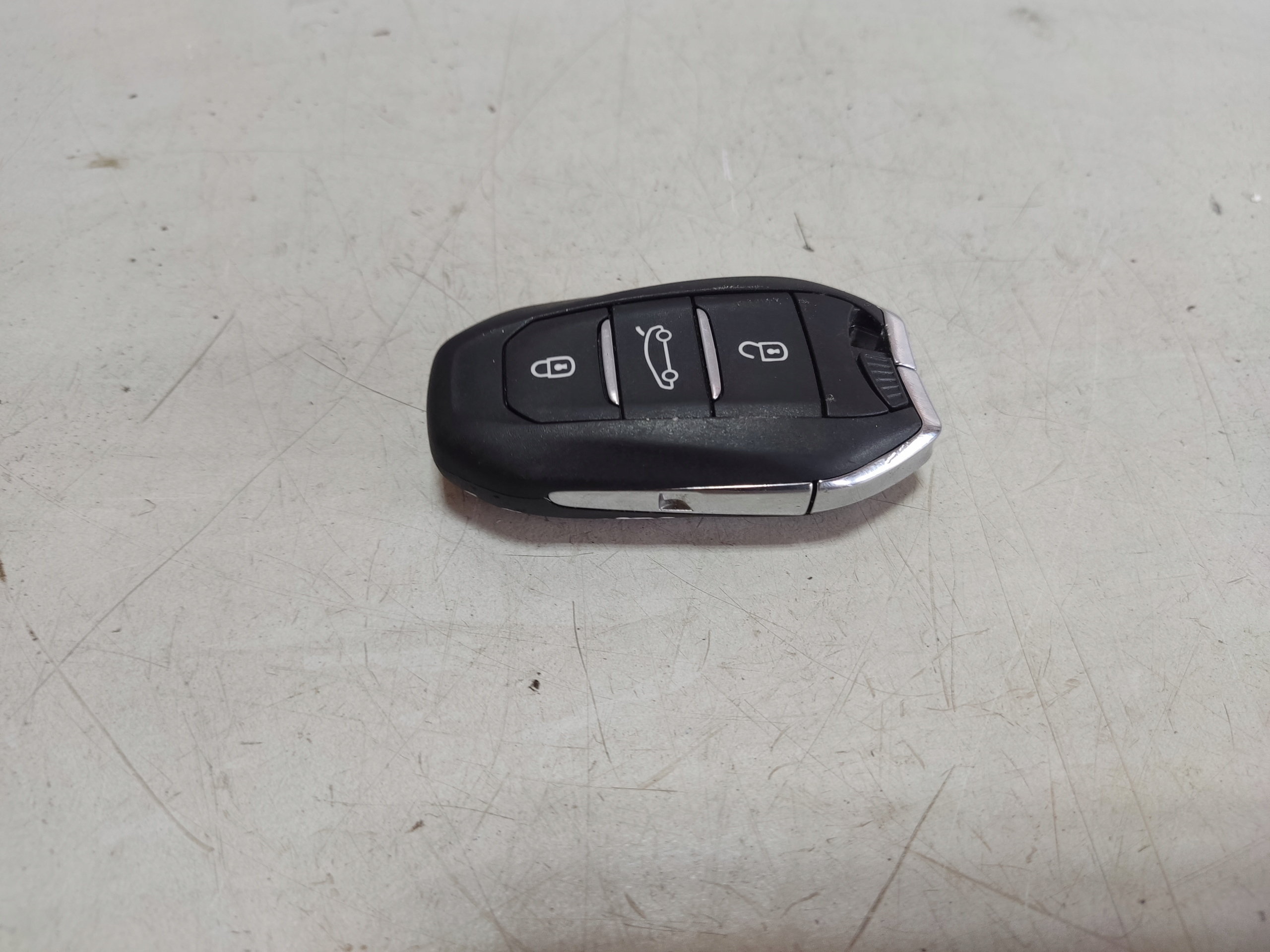 OPEL GRANDLAND X KLUCZYK PILOT KEYLESS Jakość części (zgodnie z GVO) O - oryginał z logo producenta pojazdu (OE)