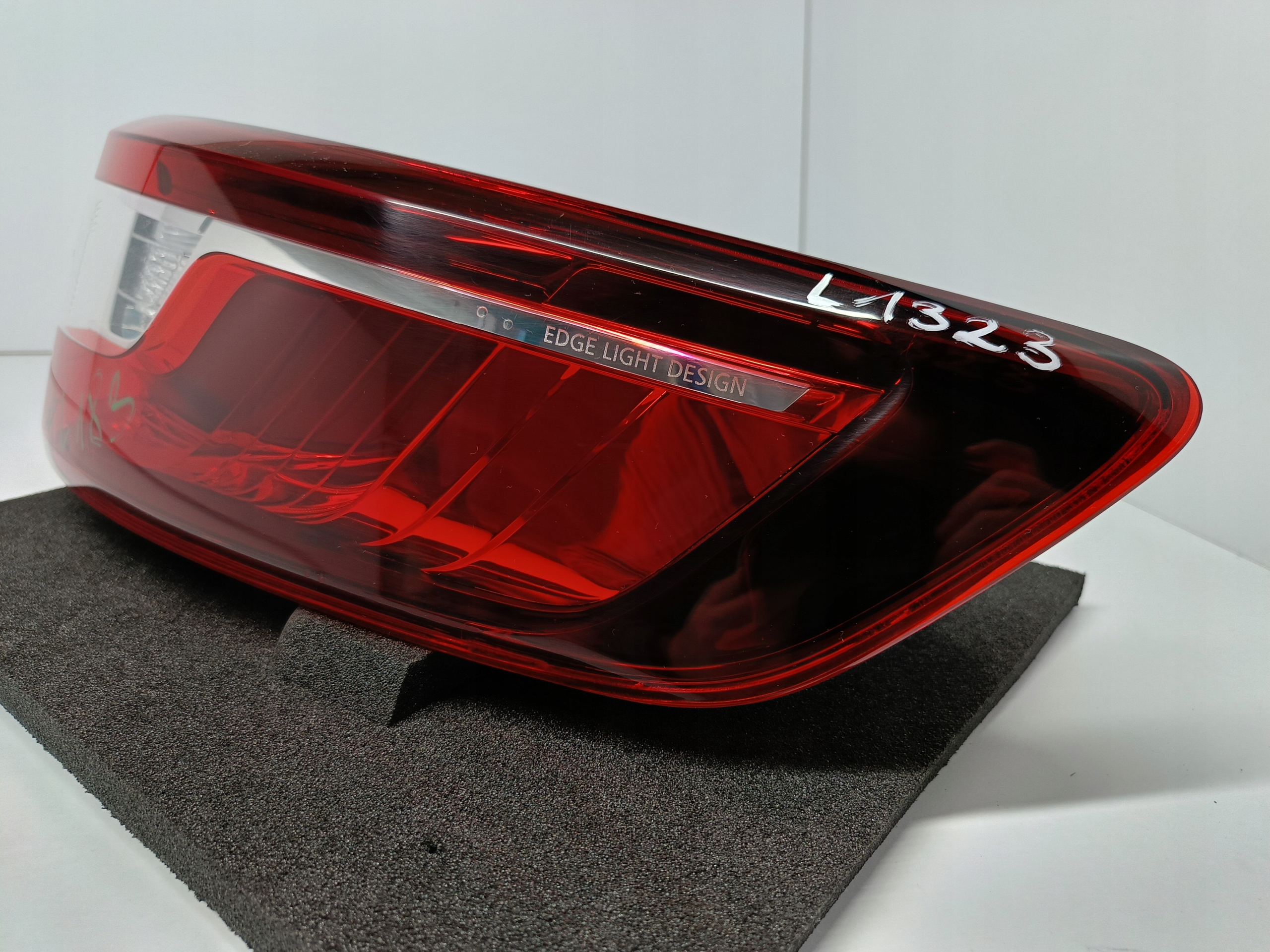 RENAULT MEGANE IV KOMBI 16- LAMPA PRAWA TYLNA PRAWY TYŁ LED 265501150R Strona zabudowy prawa