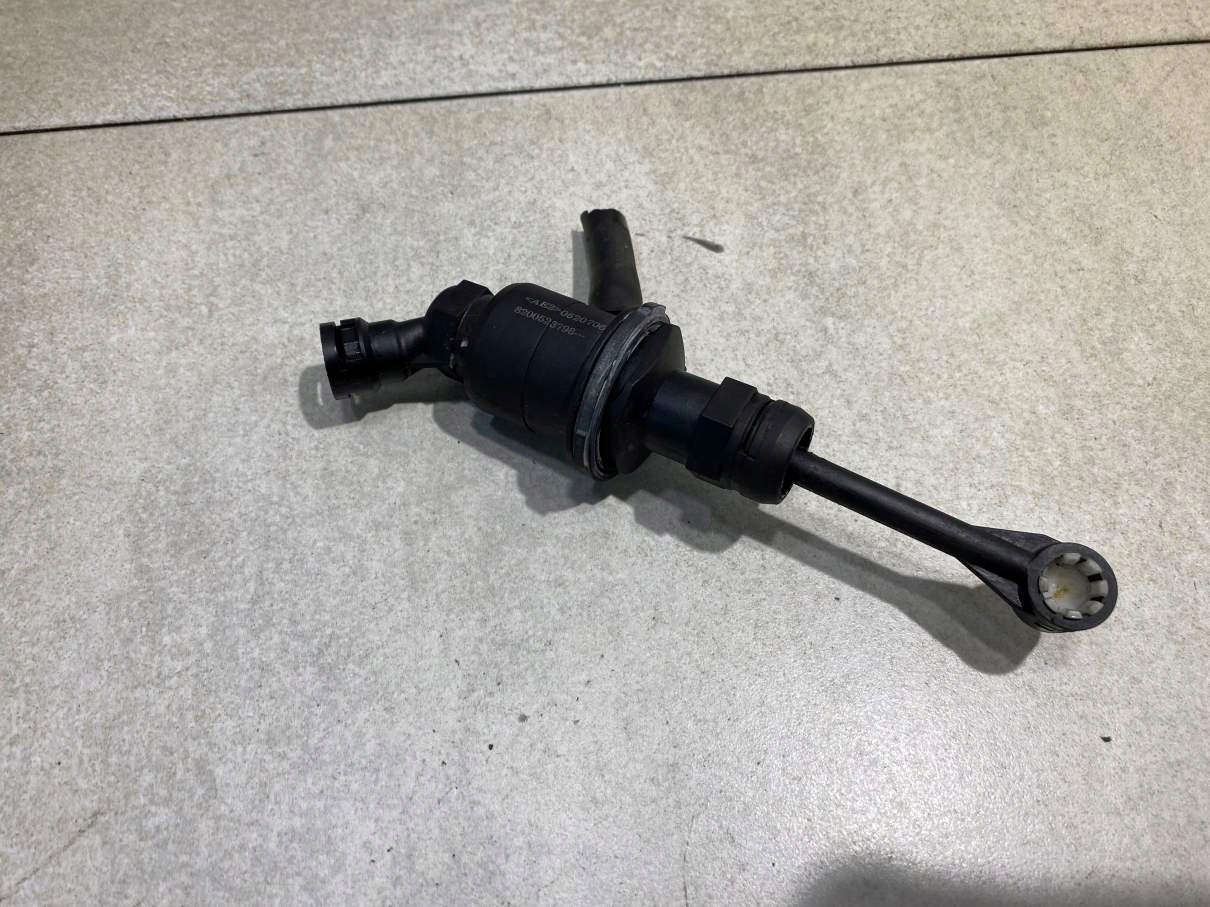 pumpa spojky CLIO III 1.2 16V 8200523798