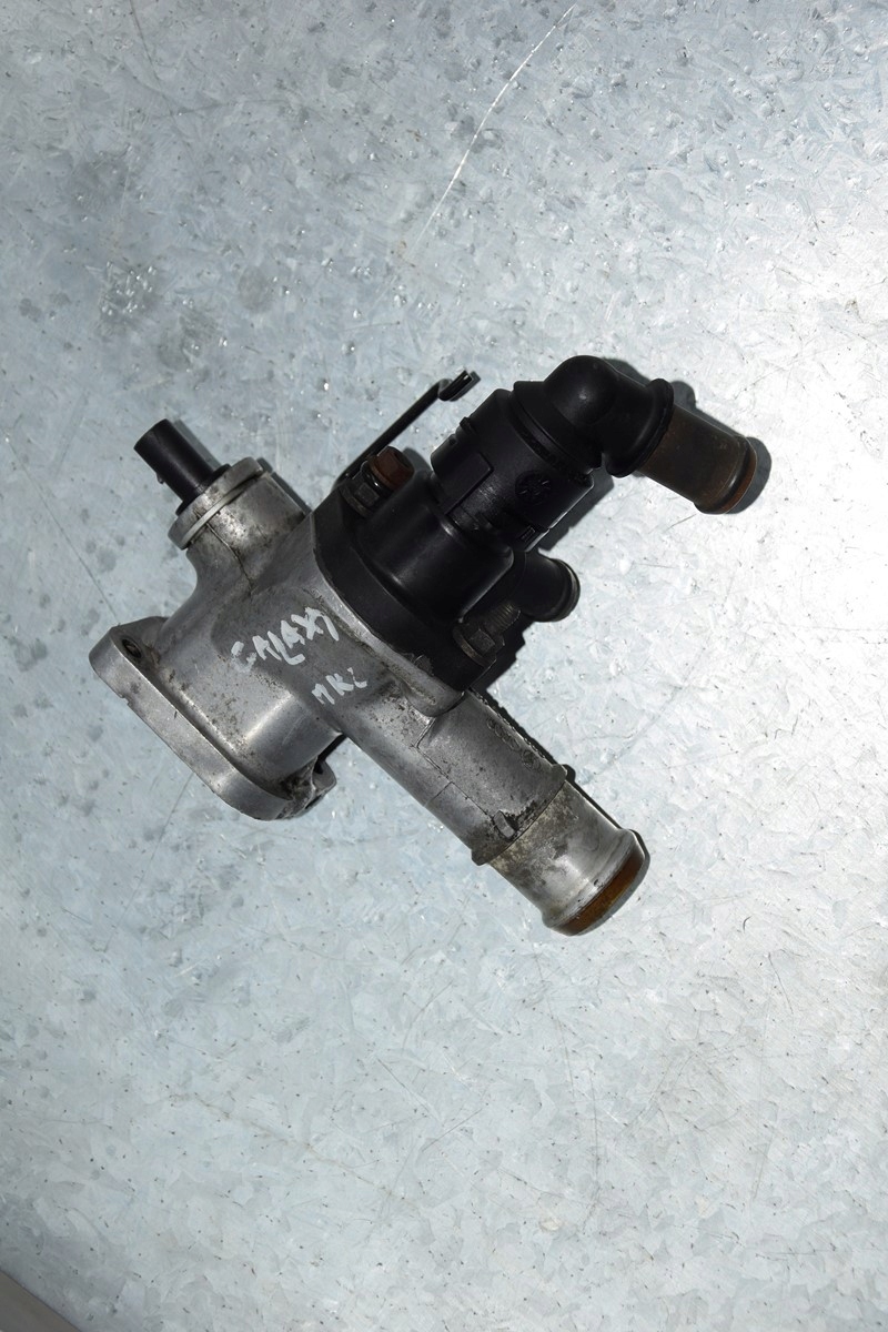 FORD GALAXY OBUDOWA TERMOSTATU 038121133J