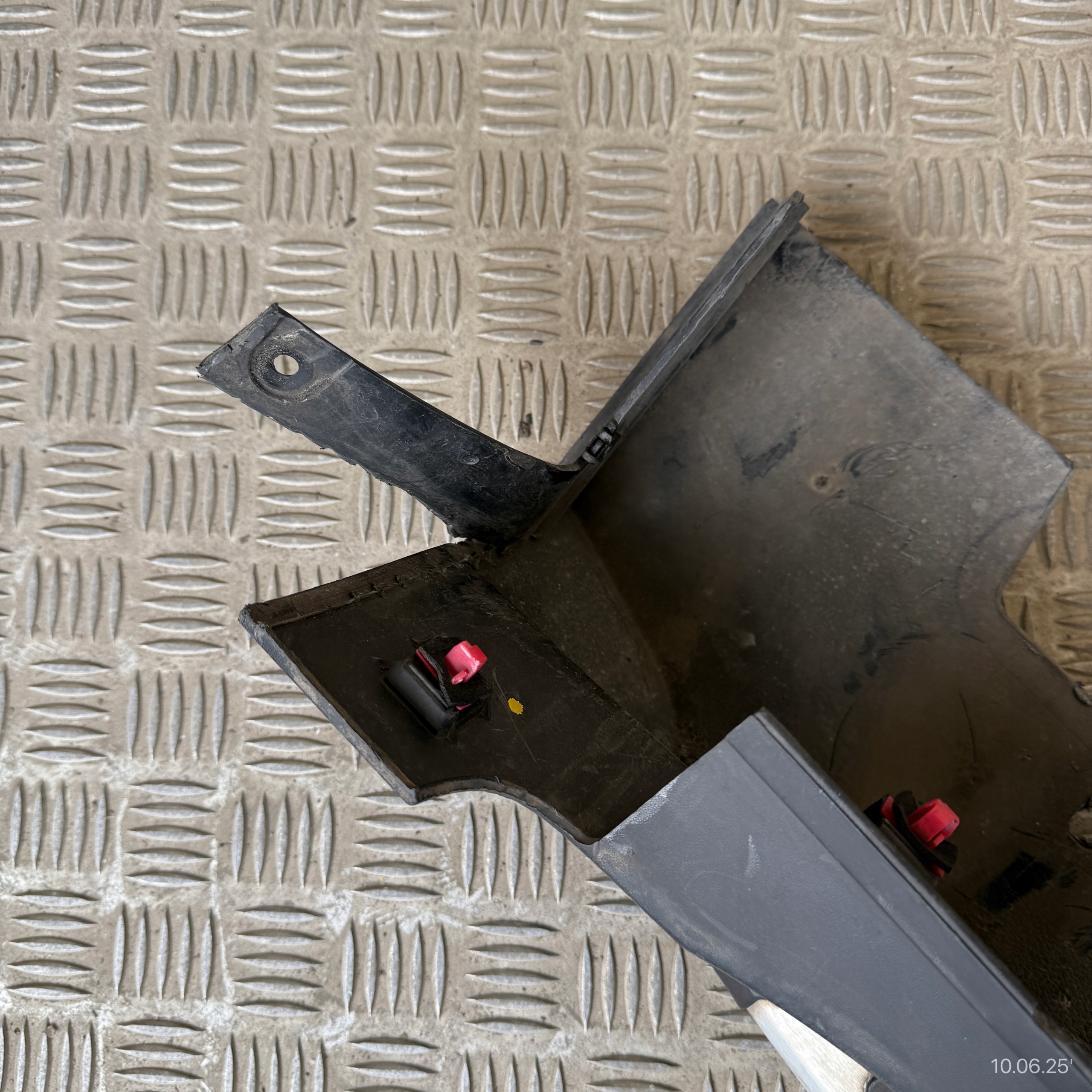 moulding threshold left KIA SPORTAGE IV D9875-AB100
