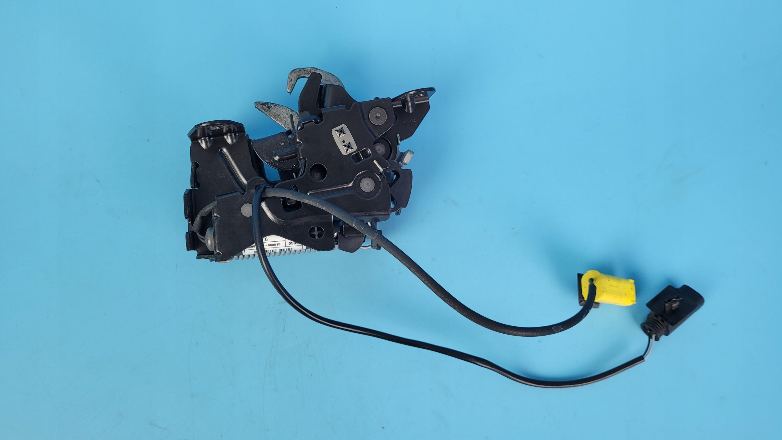 BMW F48 X1 замок капота левый пиротехнический 7376978