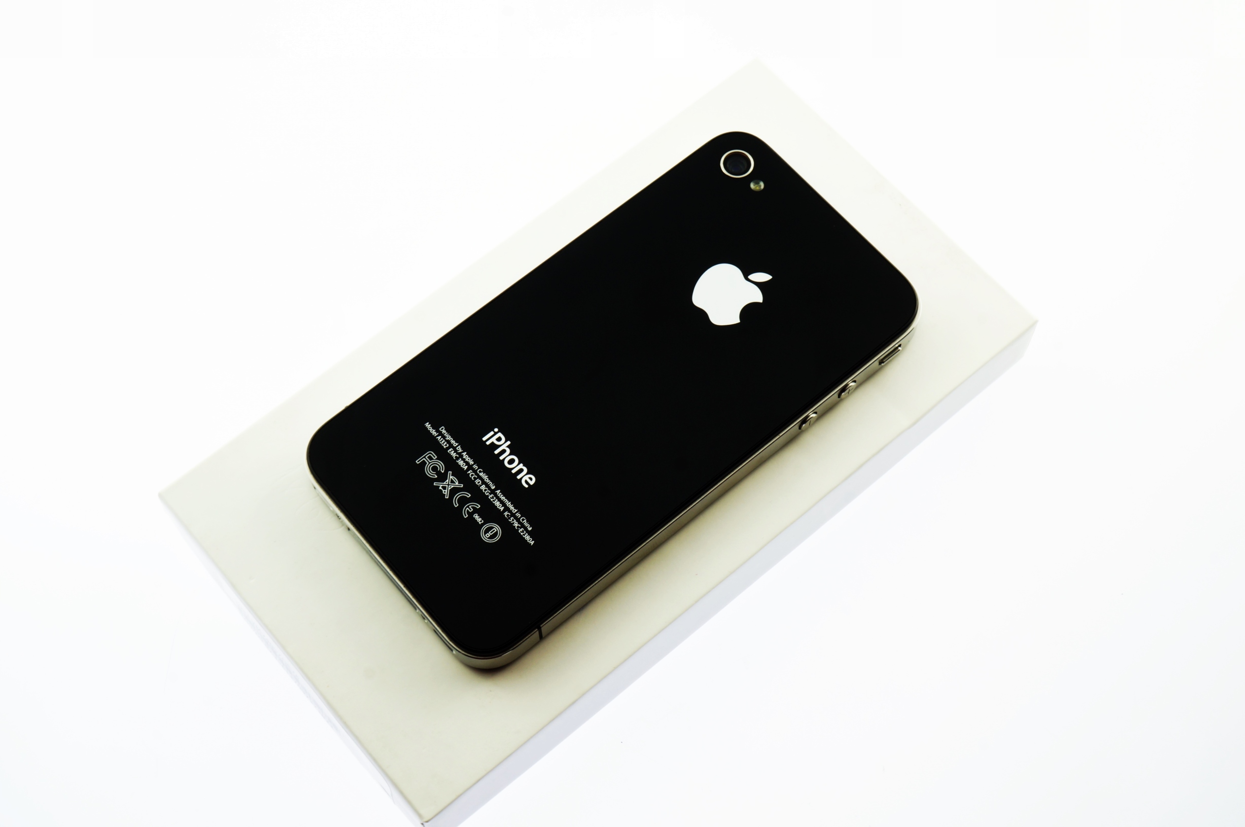 Apple iPhone 4 32GB Black новая автономная память 32 ГБ