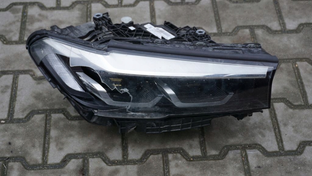 BMW 5 G30 G31 LCI LIFT - right light FULL LED