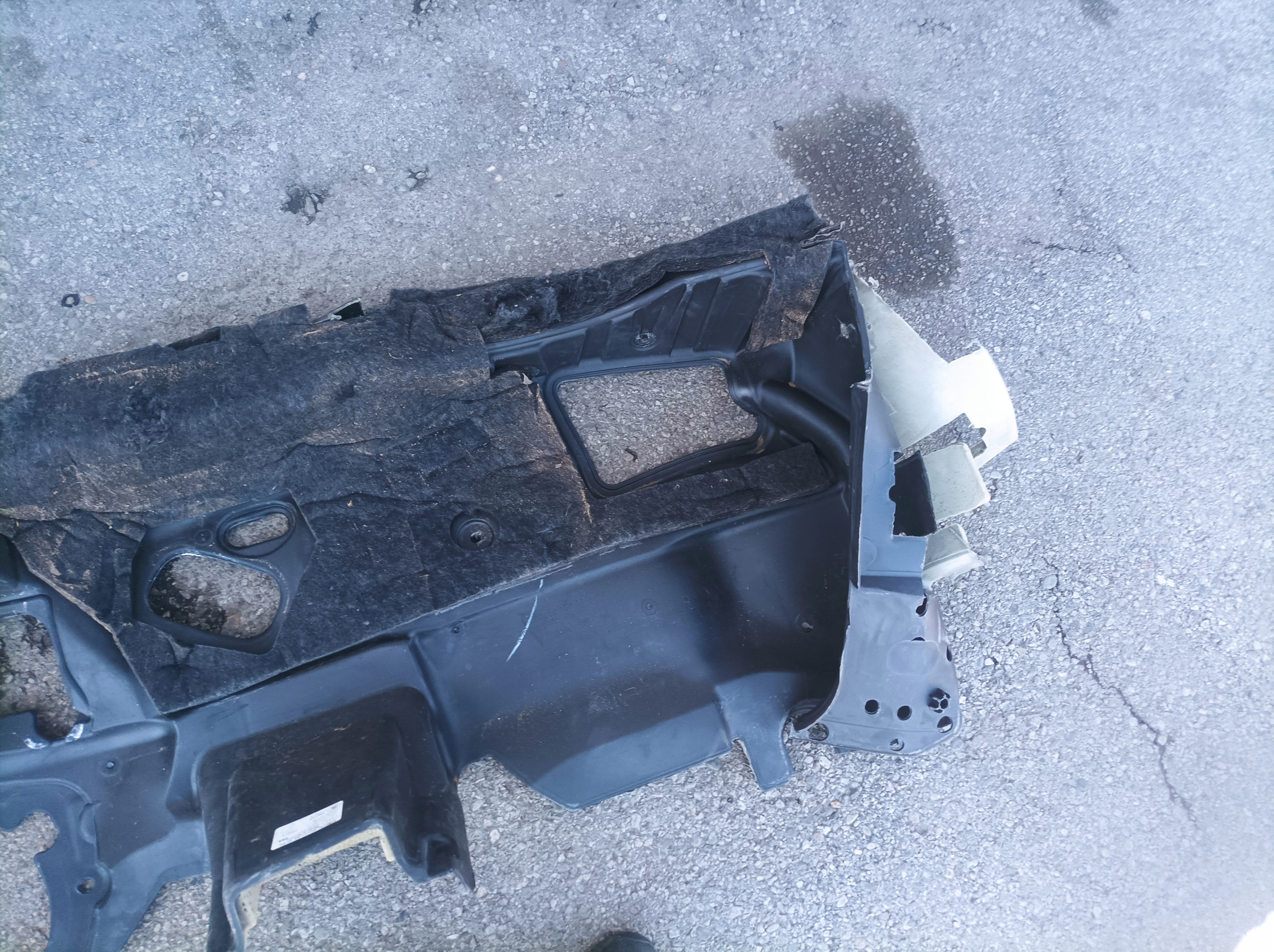 AUDI Q5 II soundproofing under the window 80B863947D