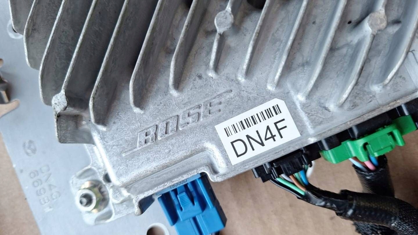 amplifier speakers control unit running board BOSE MAZDA MX-30 DN4F66A20