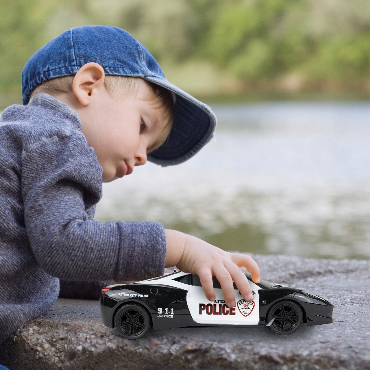 SAMOCHÓD POLICYJNY AUTO RADIOWÓZ POLICJA ZDALNIE STEROWANY NA PILOTA Materiał plastik