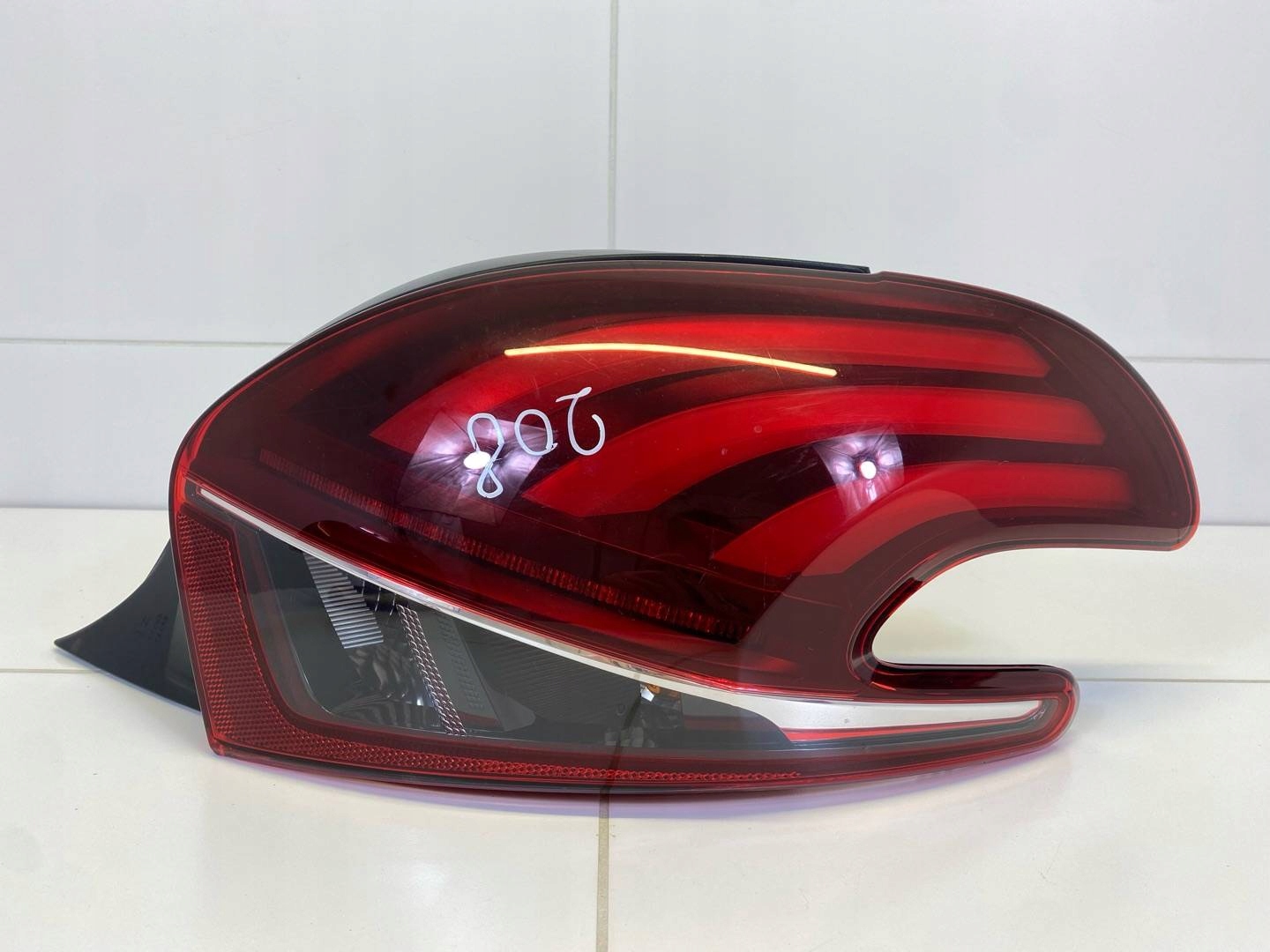 light rear right side Peugeot 208 2015 9810430580