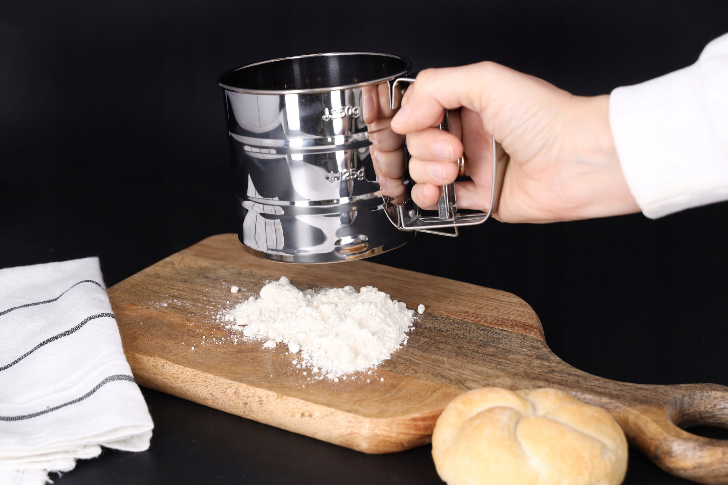 Przesiewacz do mąki kubek sitko cukru stalowy Kolor srebrny