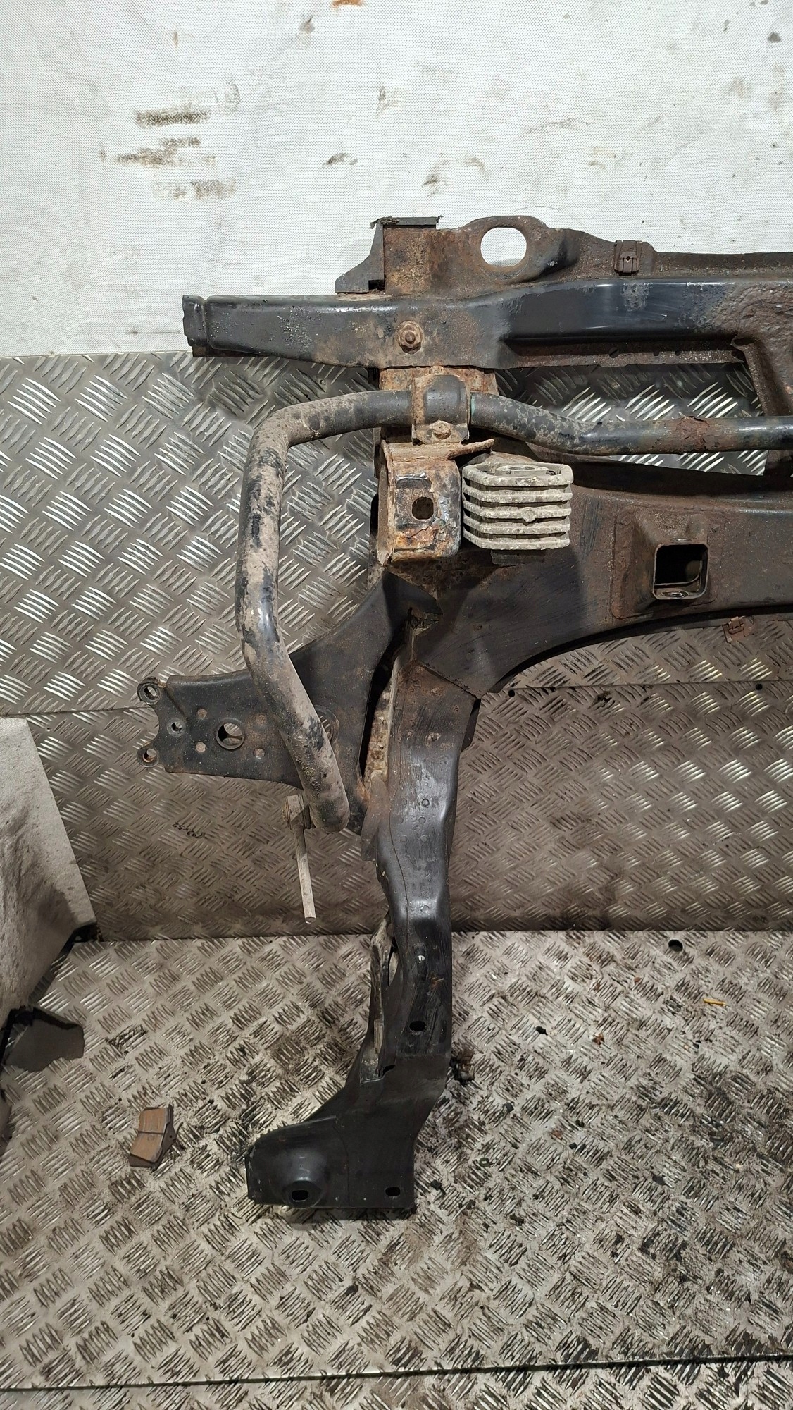 axle beam sider of the engine MERCEDES W169 2.0CDI