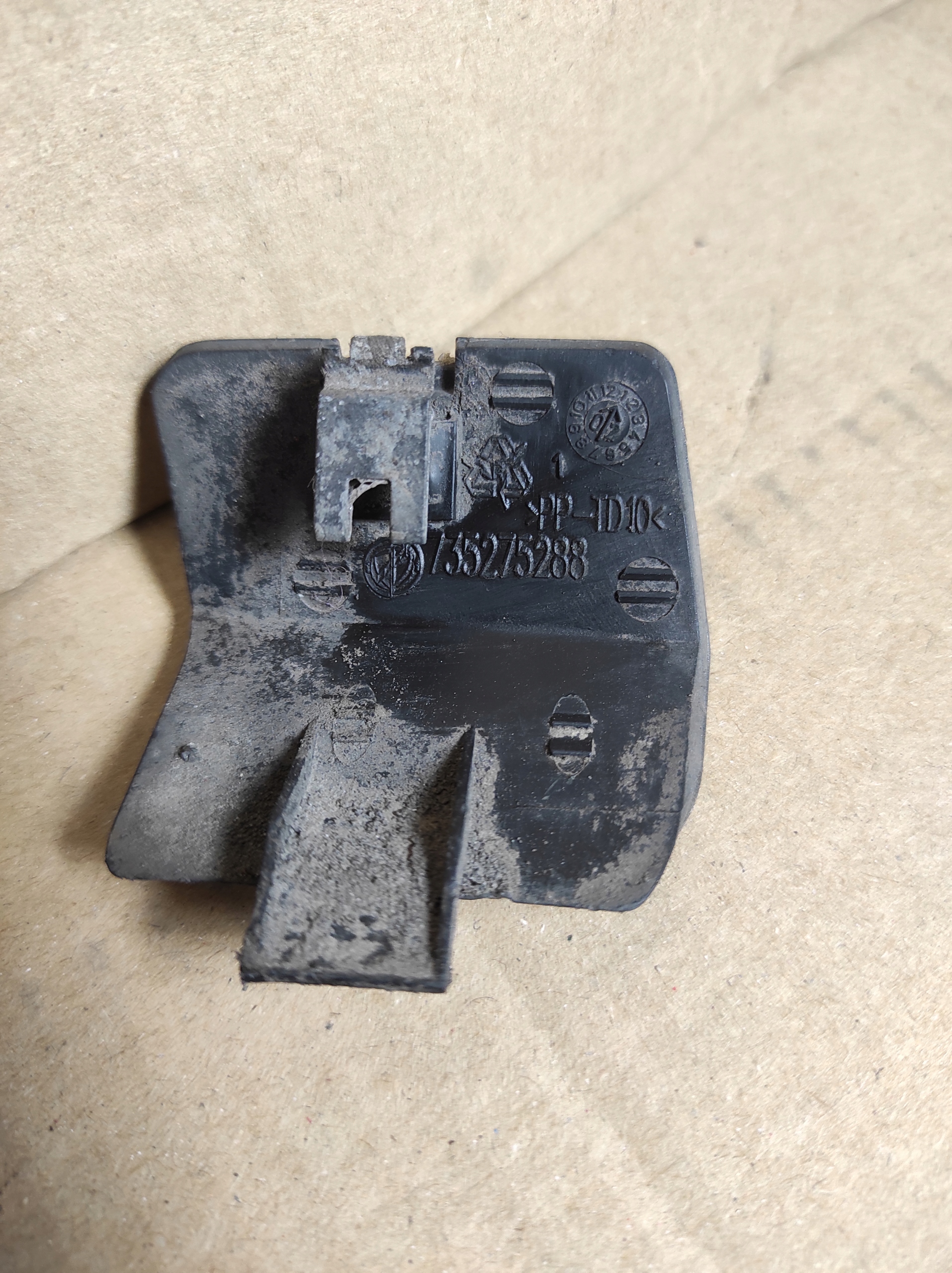 FIAT STILO 3D Abschleppöse Stoßstange heck 735275288