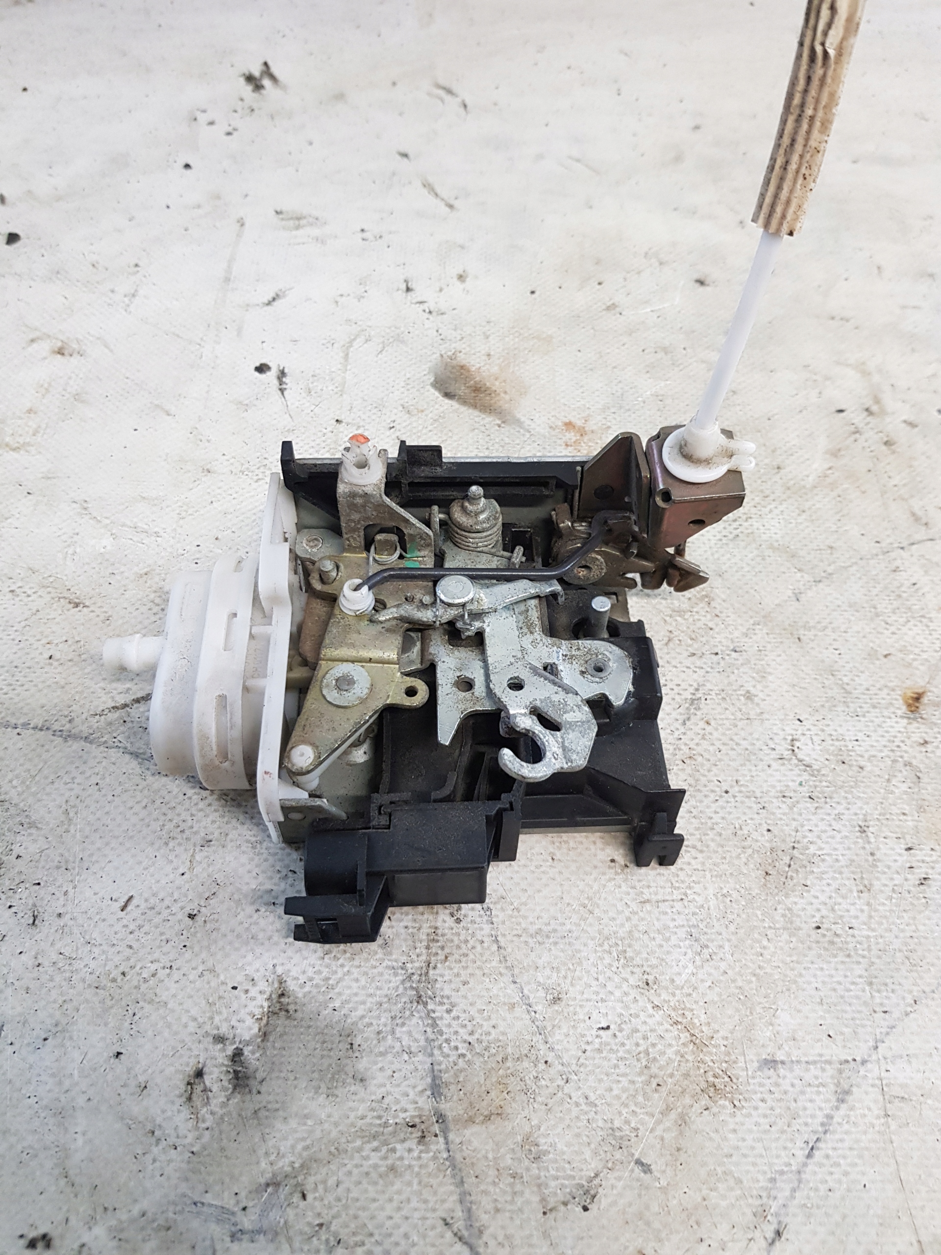 lock door right front A4 B5 FL LIFT 4D1837016D