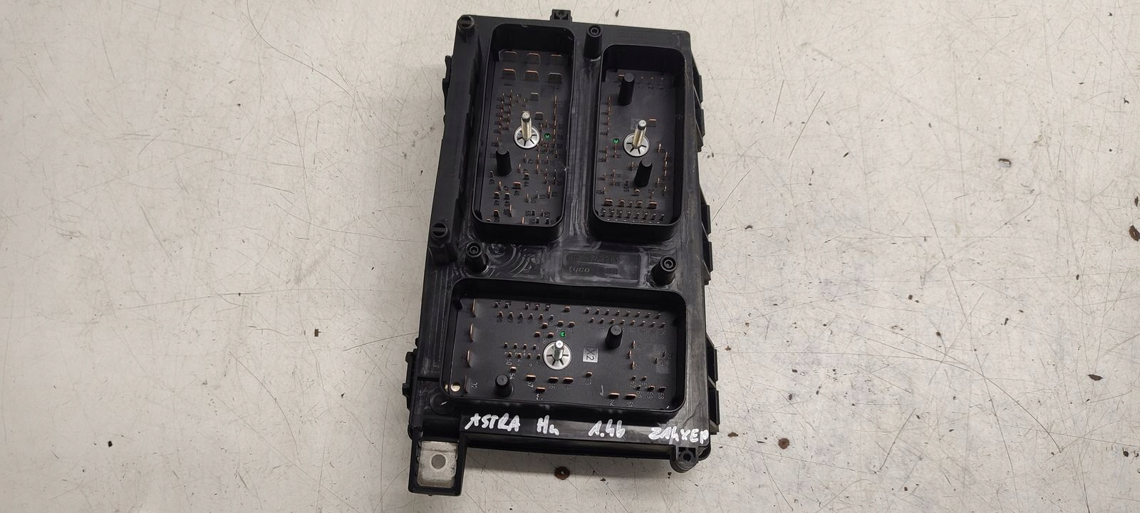 Module fusibles Opel Astra H HB 1,4 16V