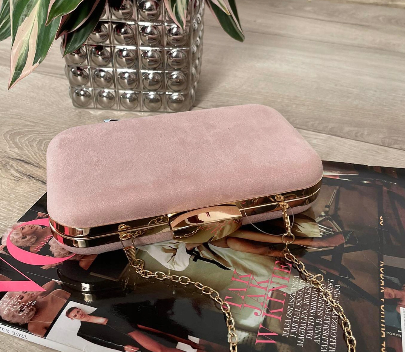 ZAMSZOWA TOREBKA DAMSKA PUZDERKO NA ŁAŃCUSZKU Długość paska 120 cm