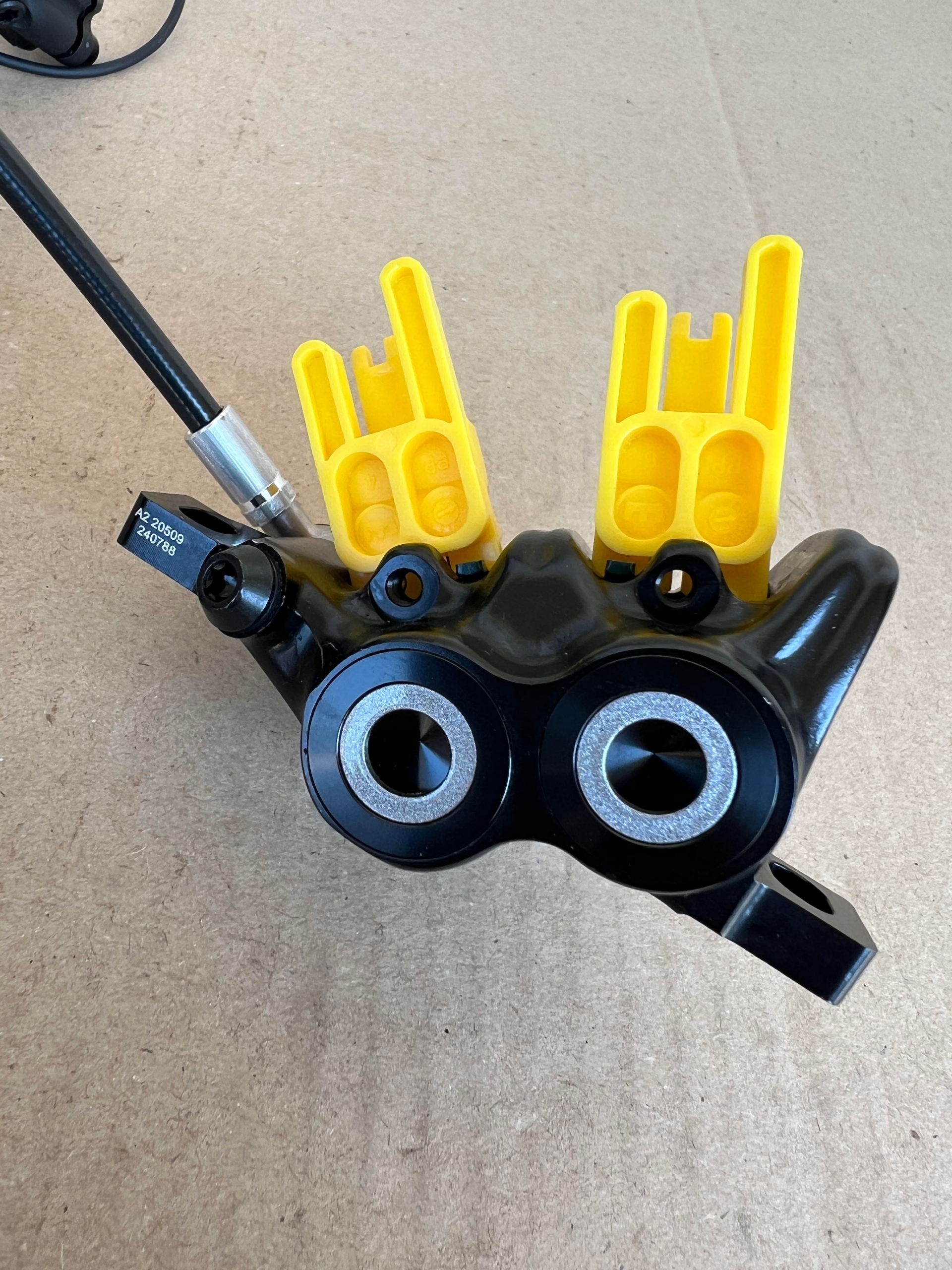 Hamulec tarczowy MAGURA MT5e HIGO-Closer, 4 tłoczki, 1000 mm E-BIKE Marka MAGURA