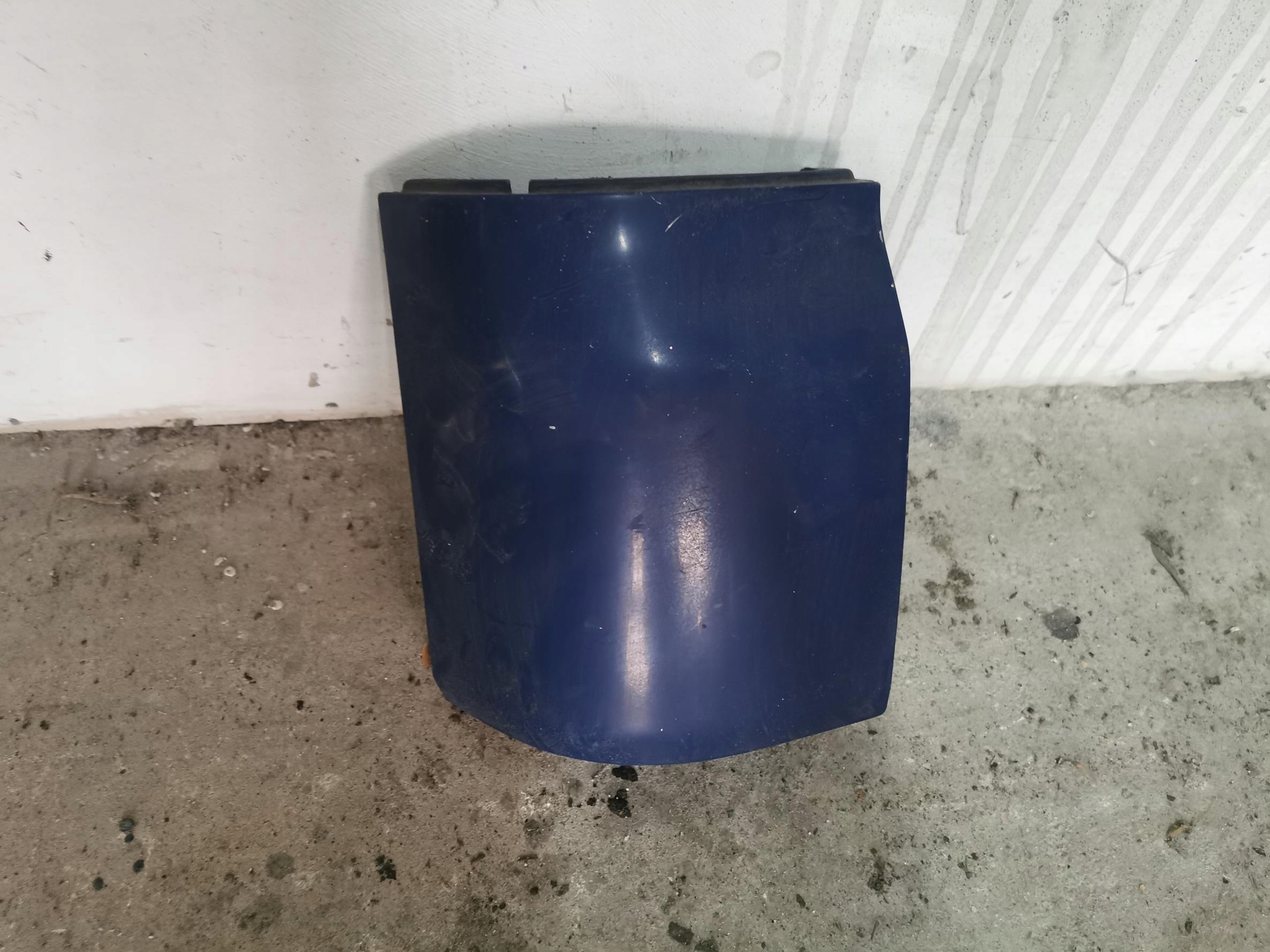 Ecke der Stoßstange unter LAMPE links heck VW T5 7H0807321