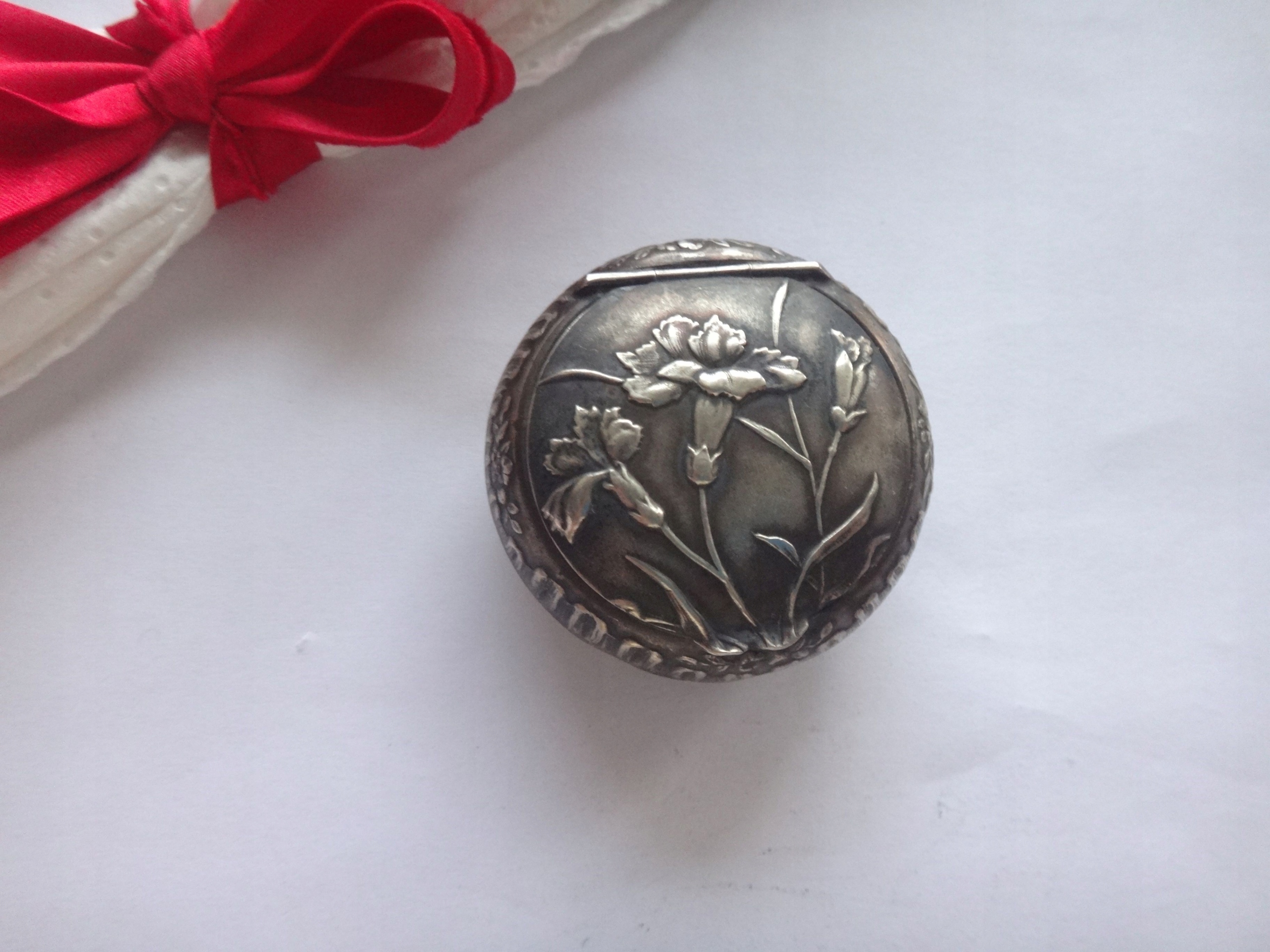 Srebrne puzderko secesja