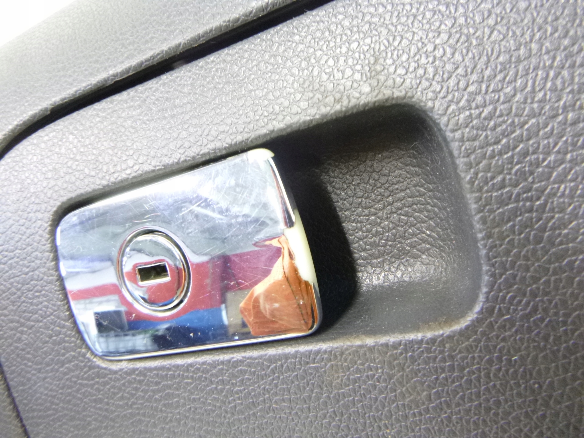 HANDSCHUHFACH VOLKSWAGEN GOLF V SCHWARZER 04R.