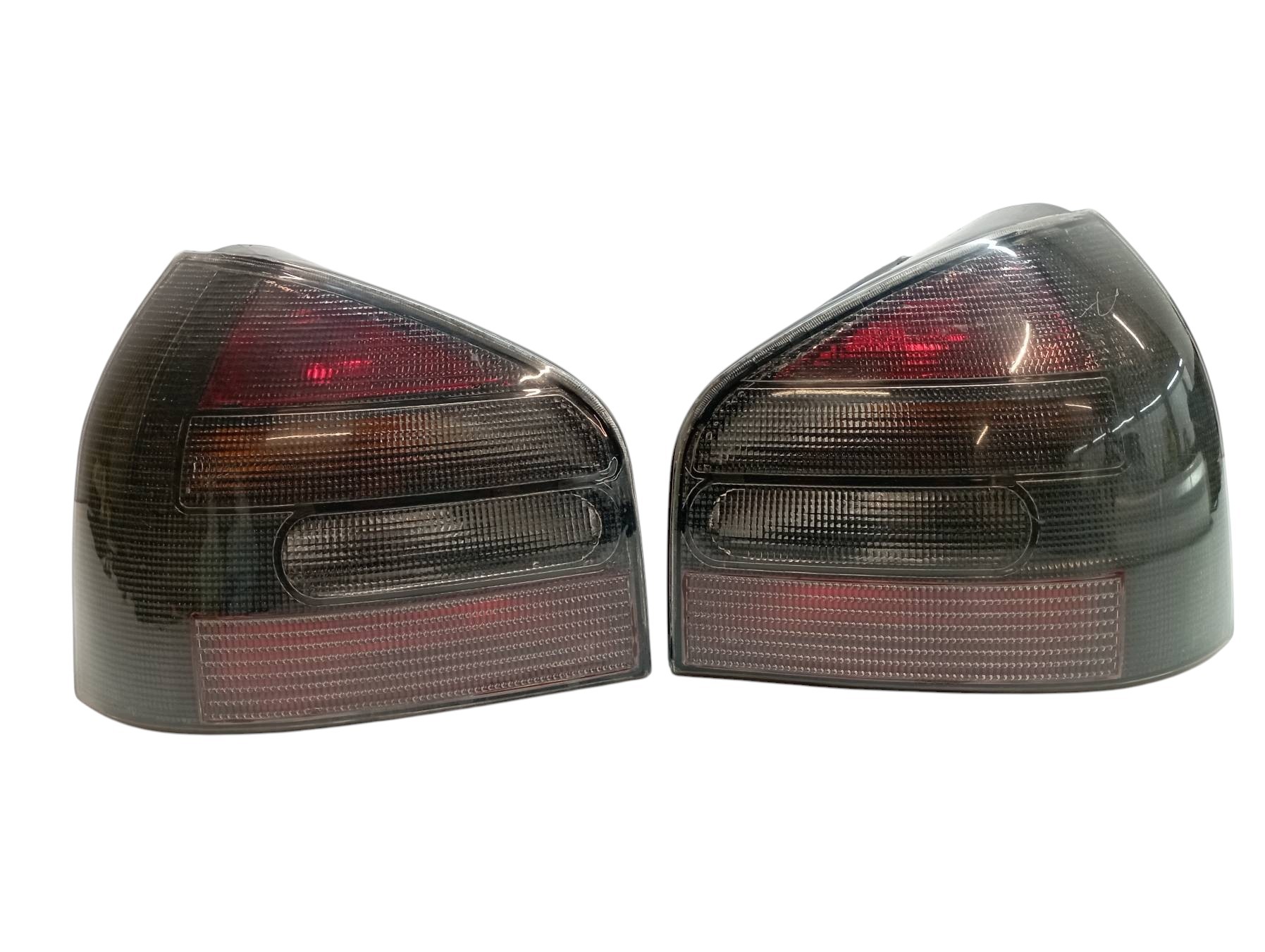 feu arrière KOMPLET CIEMNE BLACK Audi A3 et (1996-2003) 8L