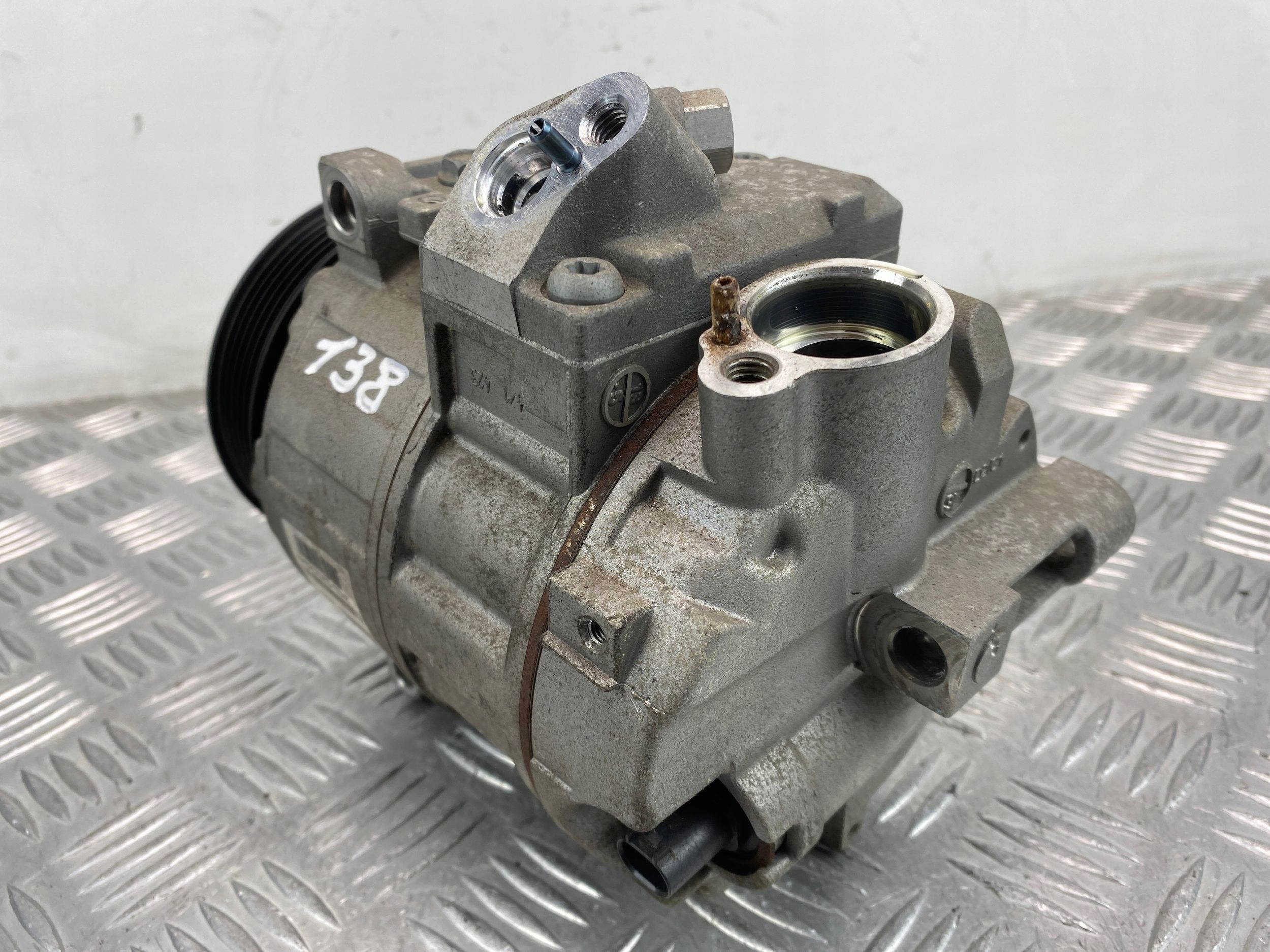 Mercedes E250 CGI W212 compressor; compressor of the air conditioning A0022304511