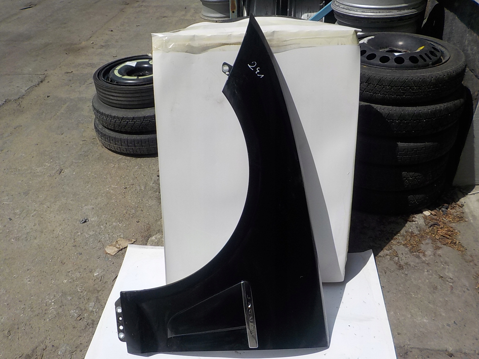 241 JAGUAR XF X250 LIFT fender left front front