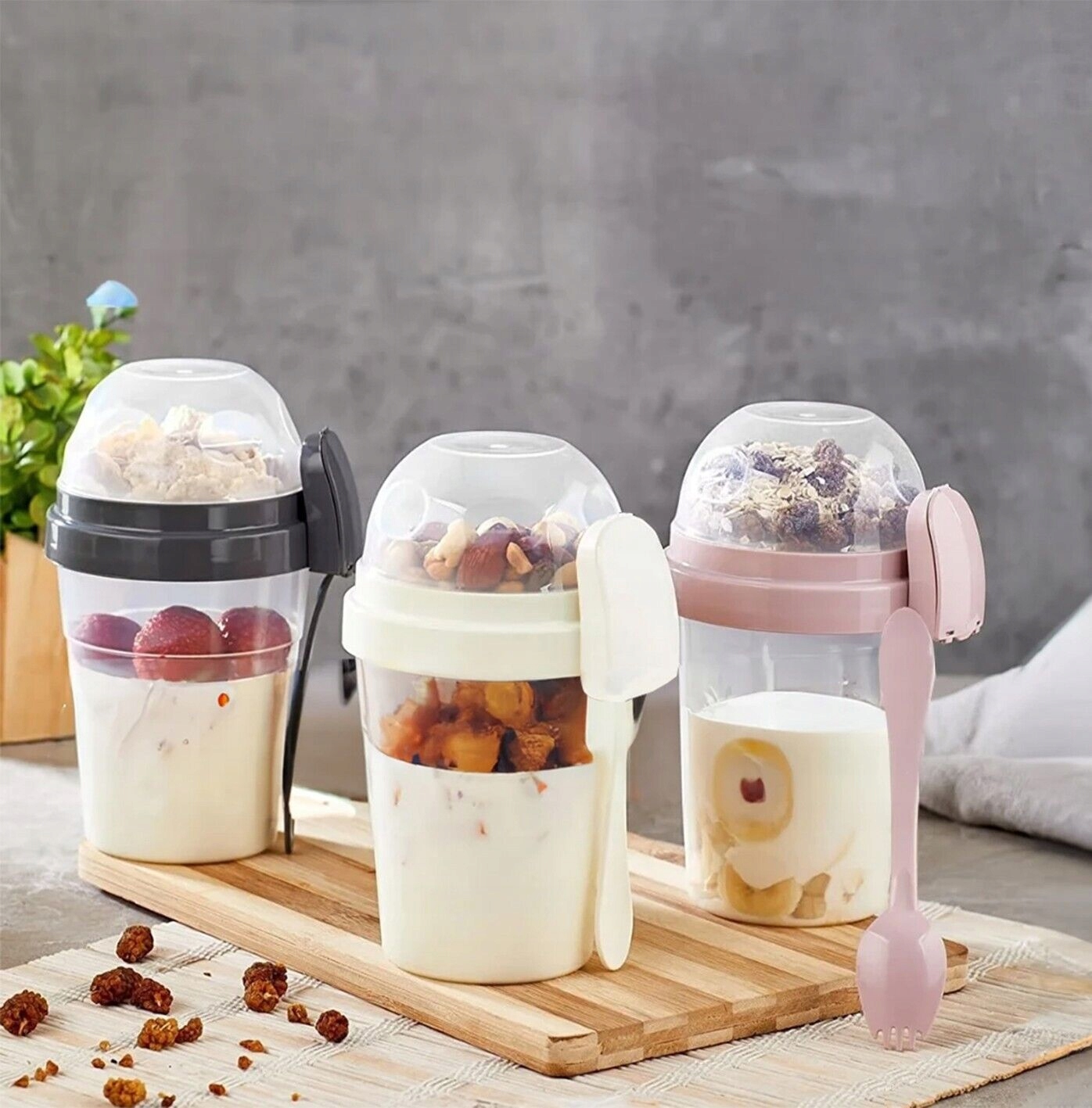 POJEMNIK KUBEK NA JOGURT OWSIANKĘ MUSLI Z ŁYŻECZKĄ 600 ml DO PRACY SZKOŁY Materiał wykonania tworzywo sztuczne